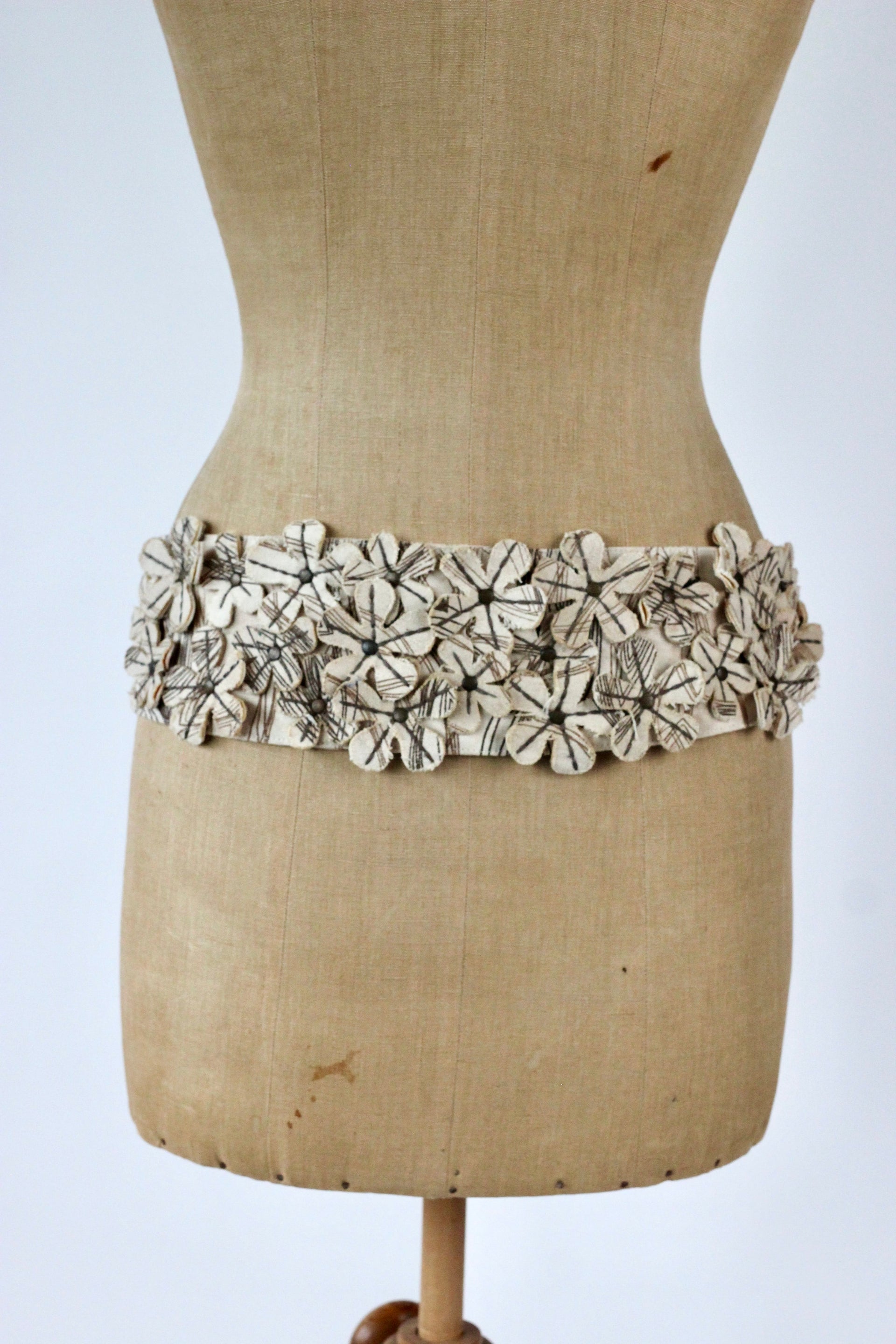 Vintage Y2K Cotton Belt with 3D Flowers // Size S/M