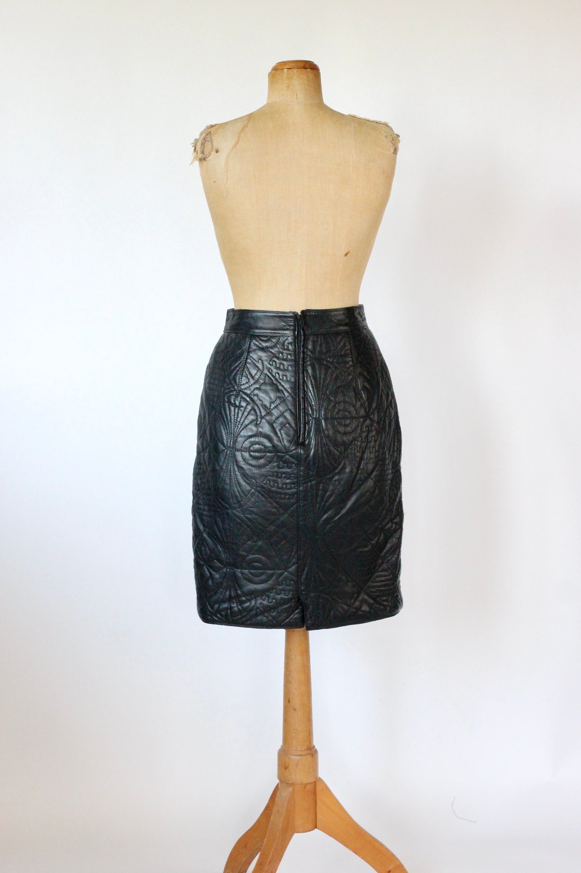 1990s Vintage Black Quilted Leather High Waisted Skirt//Size S/M