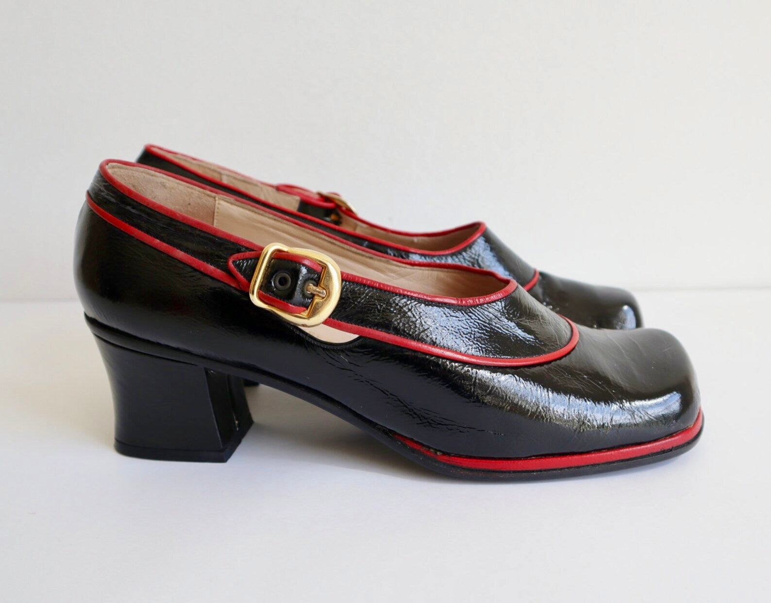 1960s Vintage Black Patent Leather Shoes