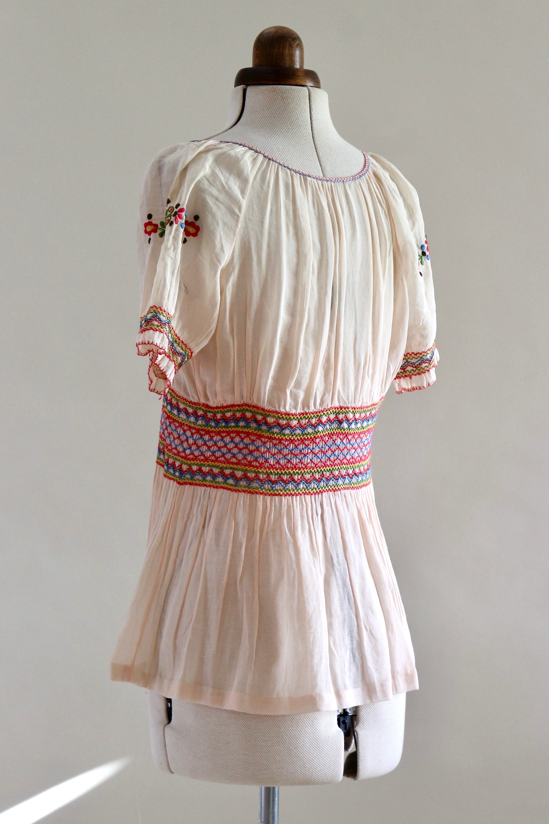 1920s 1930s Hungarian Embroidered Short Sleeve Pale Pink Top // Size XS/S