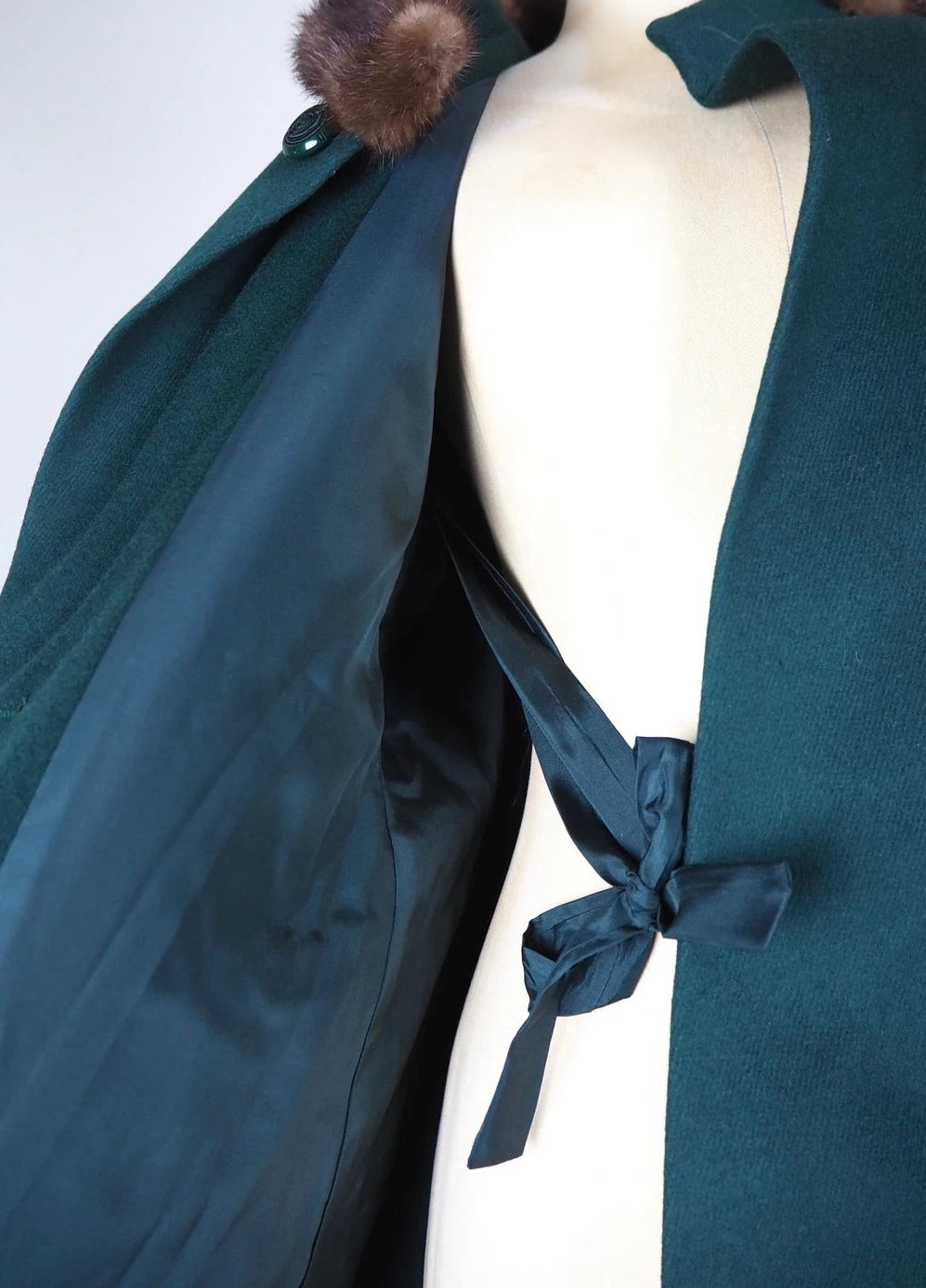 1960s Vintage Green Emerald Wool Coat with Brown Collar // Size M