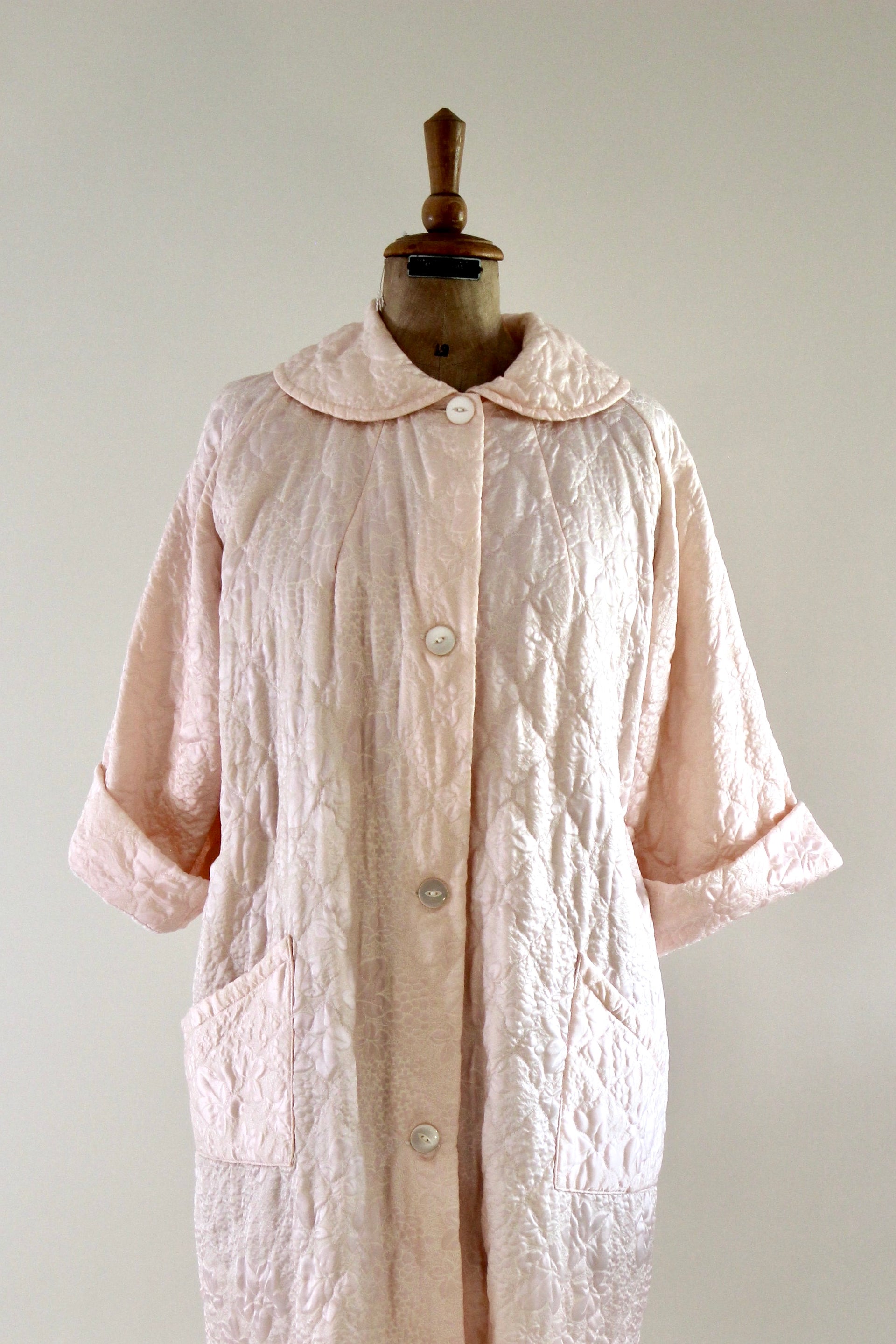 1960s Baby Pink Satin Quilted Robe//Light Coat//Oversized Coat//Size M-XL