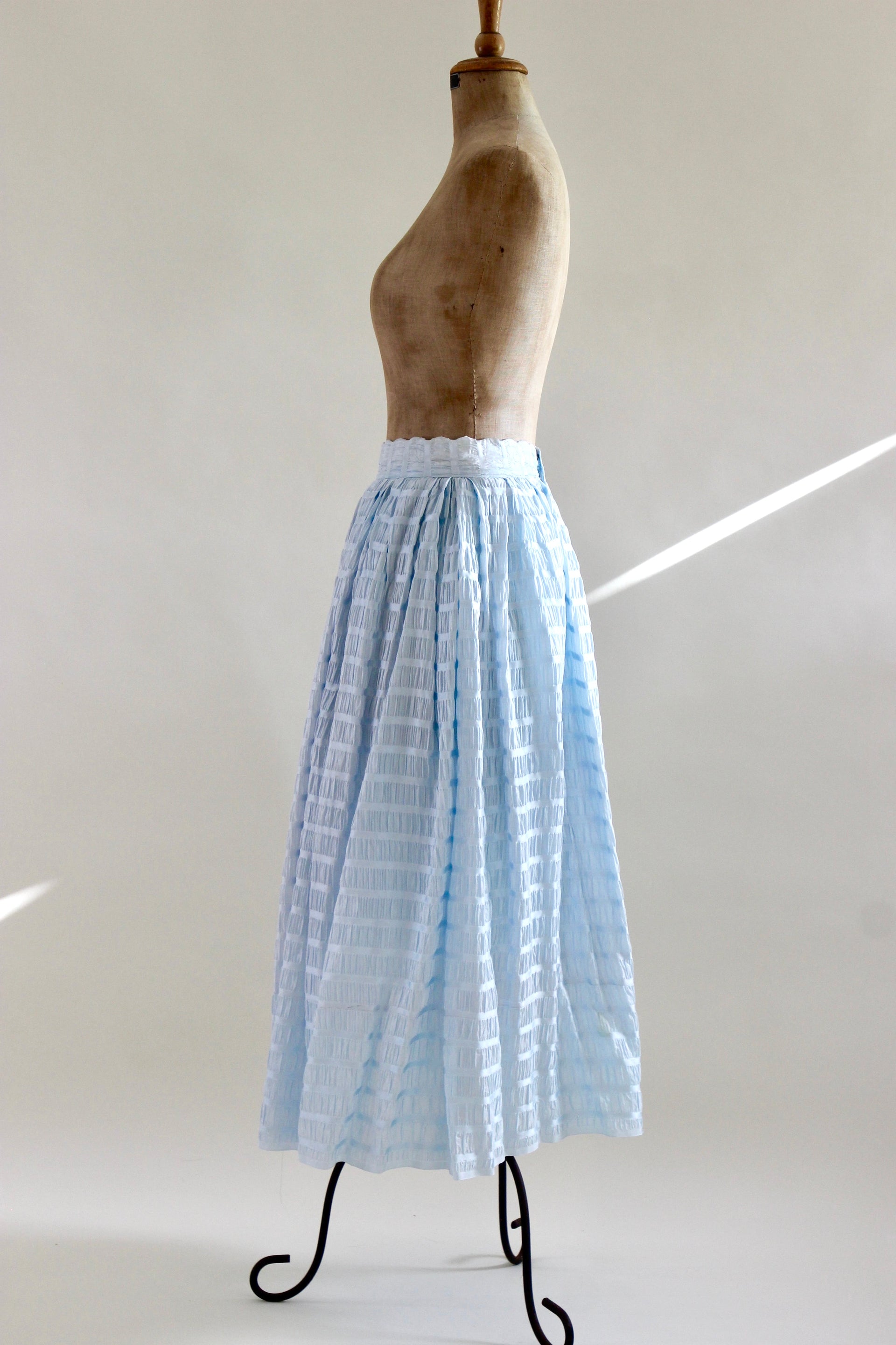 1940s Vintage Light Blue Skirt in Ruffled Fabric//Size S/M