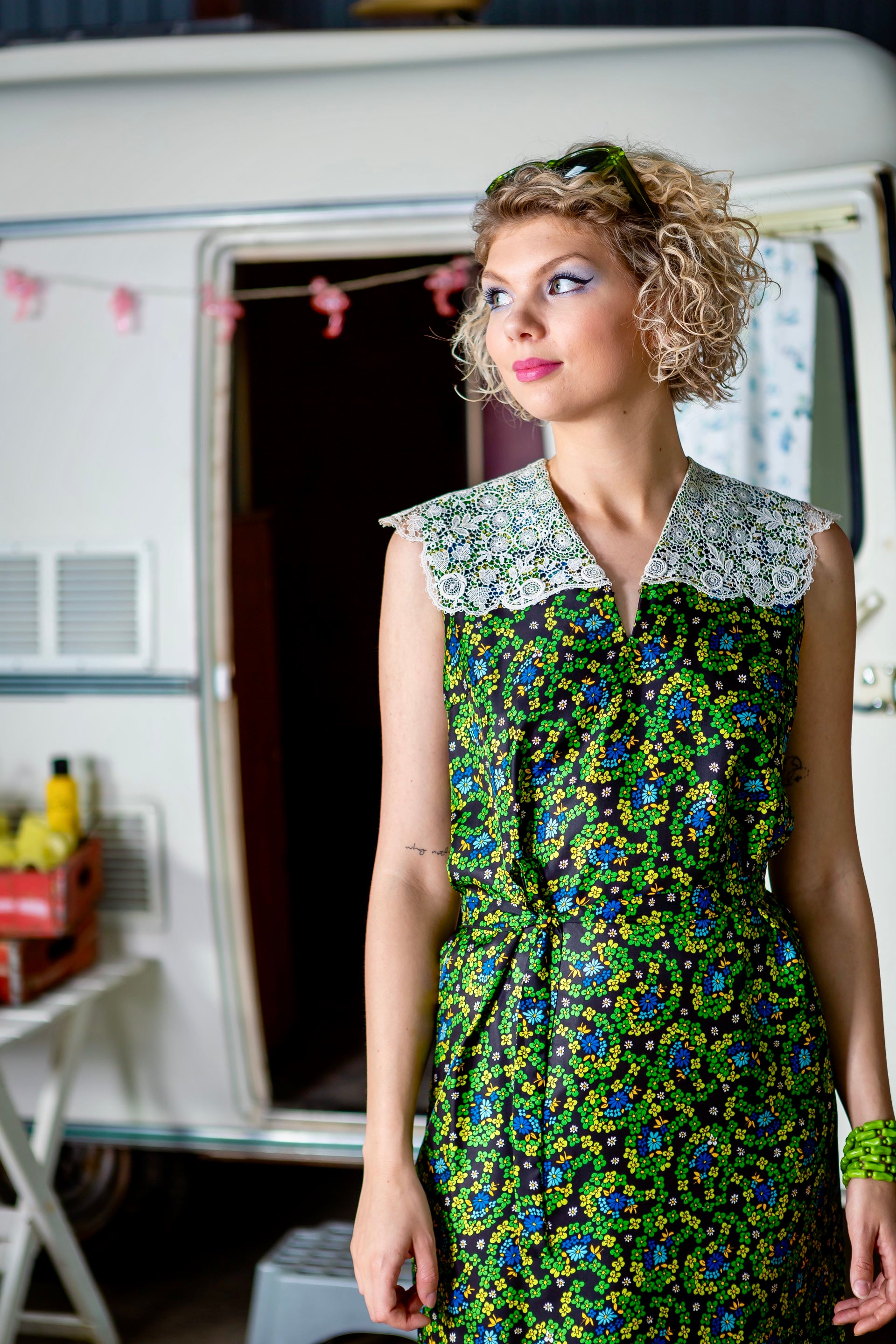 1960s Black Dress with Floral Print and Lace Collar//Size S/M