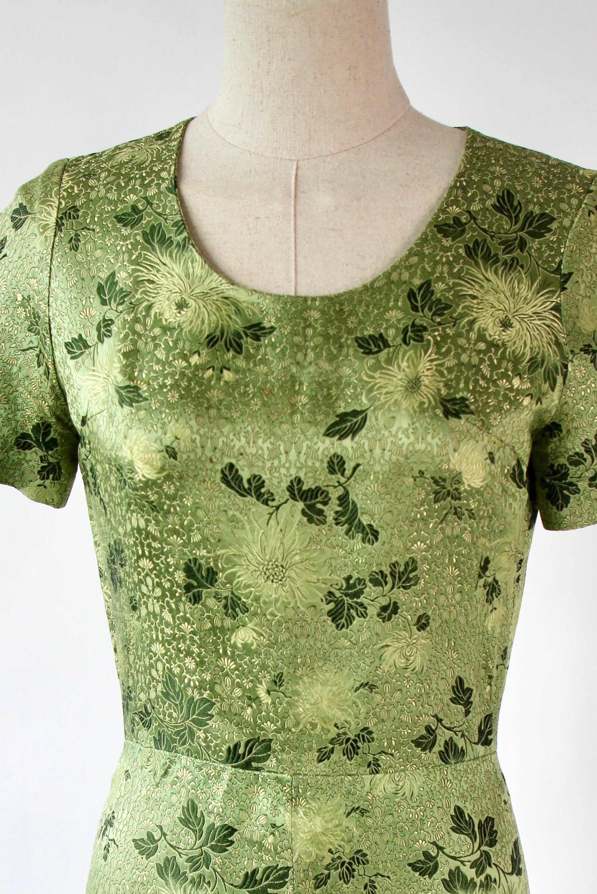 1950s 1960s Green/Gold Evening Gown with Chinese Inspired Pattern//Size XS/S