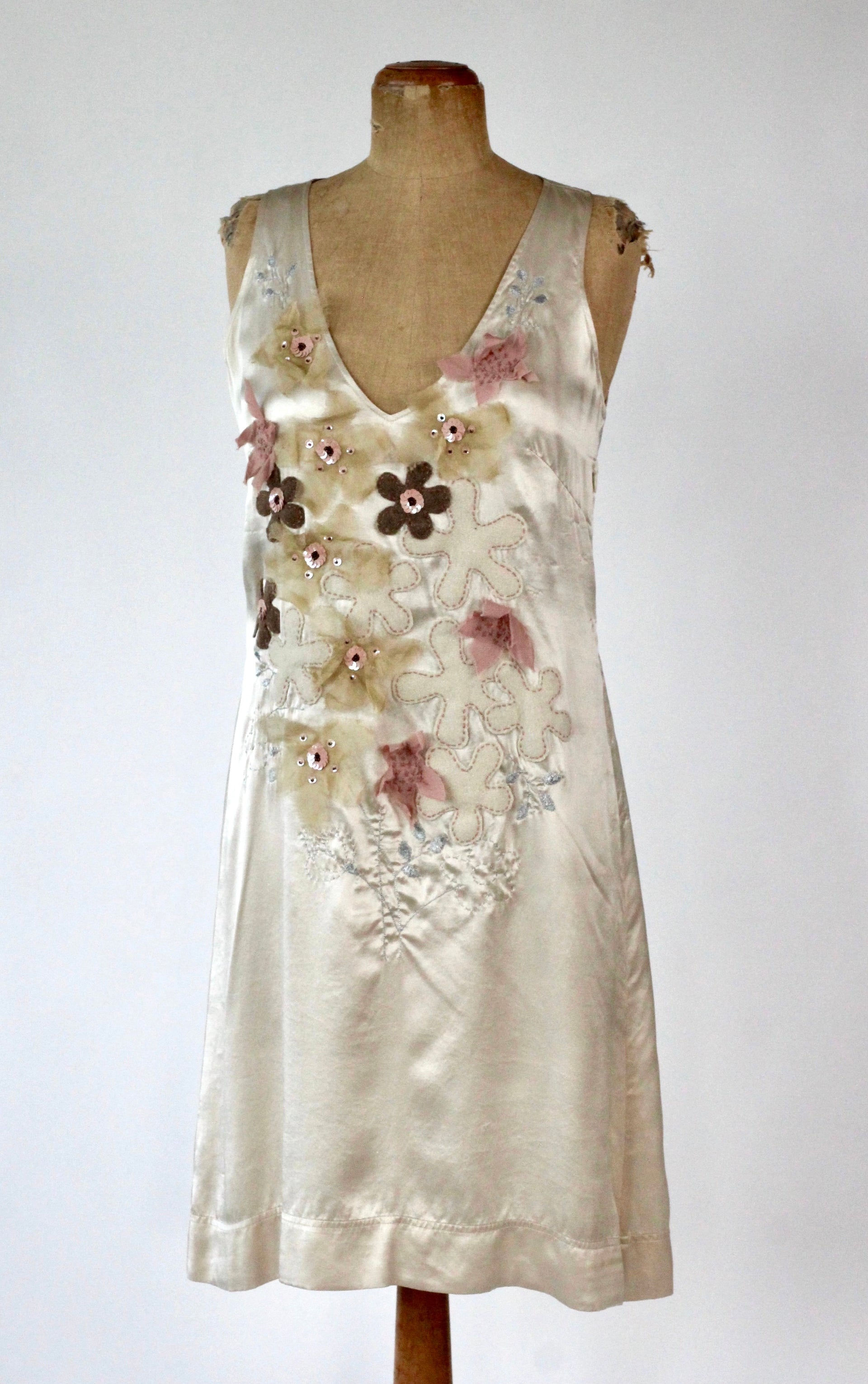 Vintage Ivory Sleeveles Silk Dress with Flower Applique //Danish Design//Size M