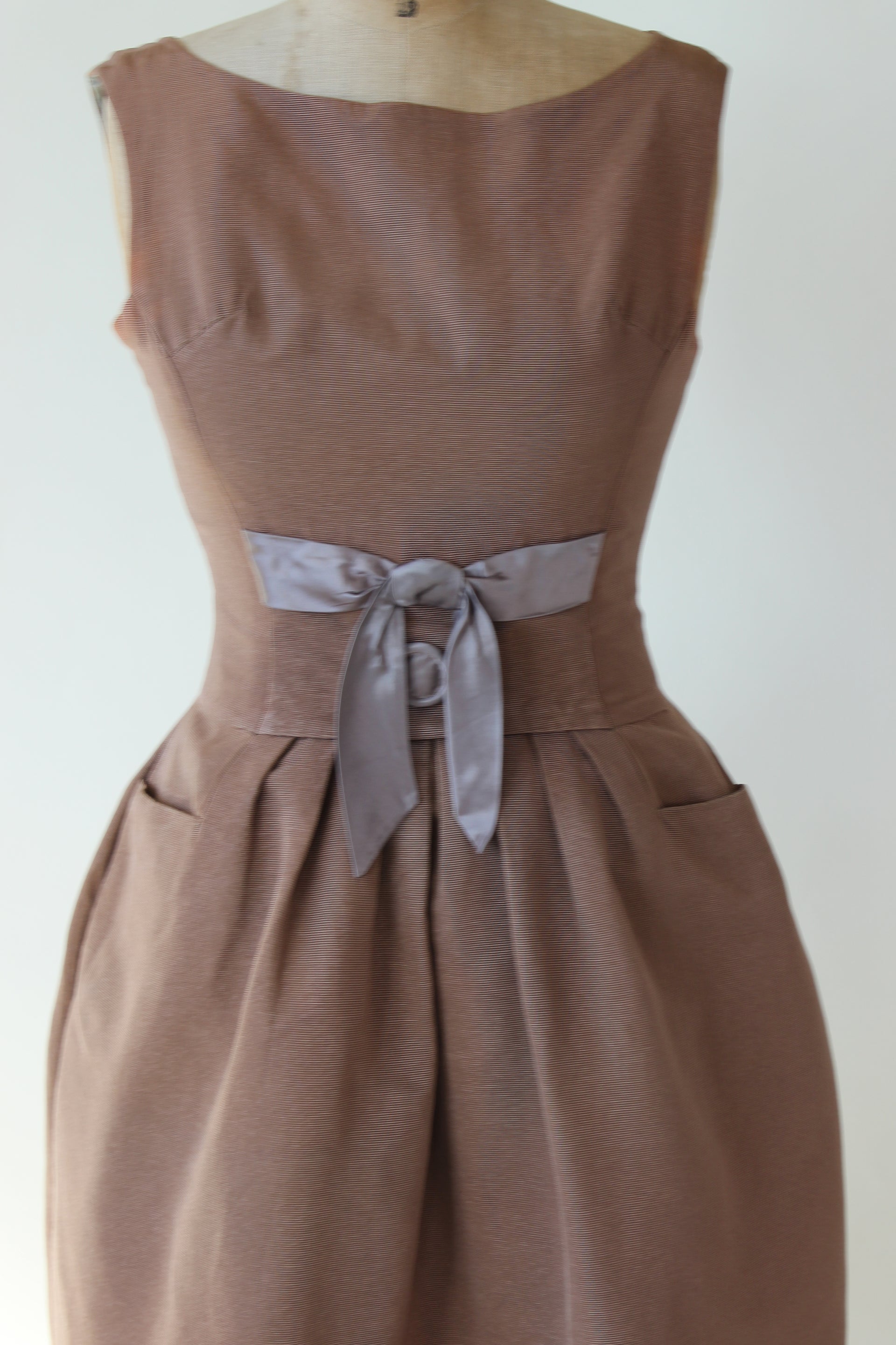 1950s Vintage Silk Cocktail Dress//Size XS/S