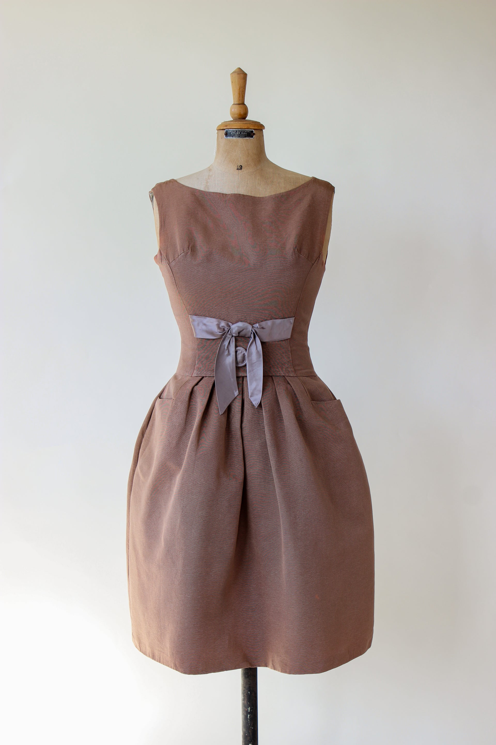 1950s Vintage Silk Cocktail Dress//Size XS/S
