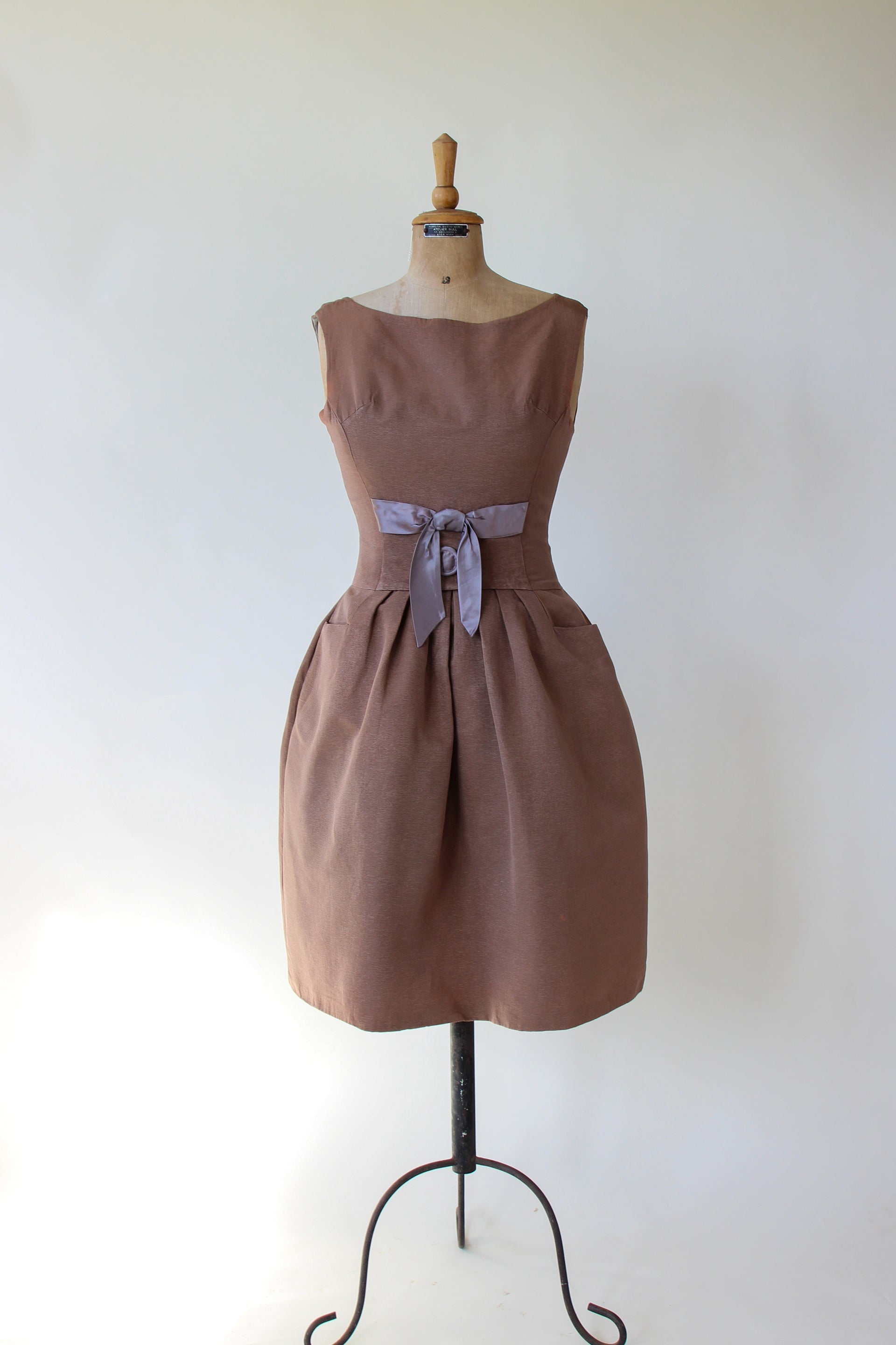 1950s Vintage Silk Cocktail Dress//Size XS/S