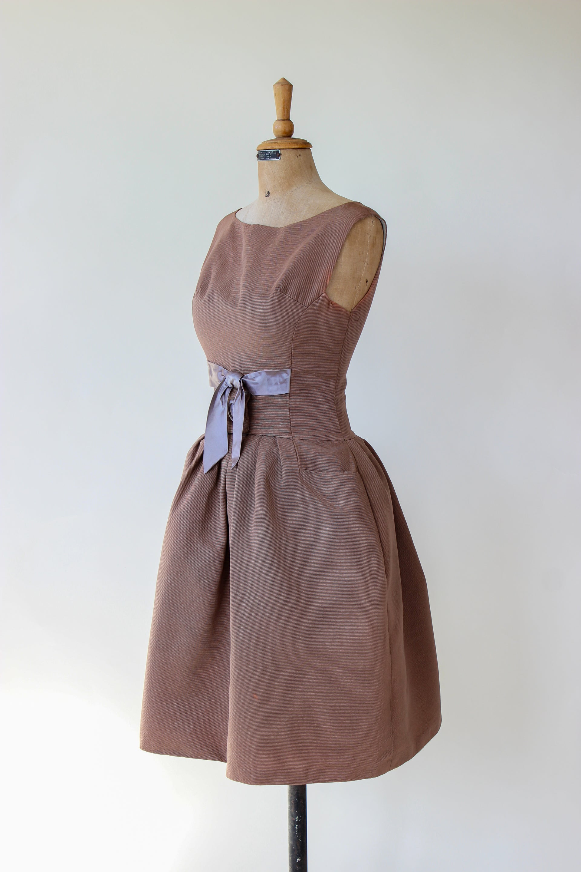 1950s Vintage Silk Cocktail Dress//Size XS/S