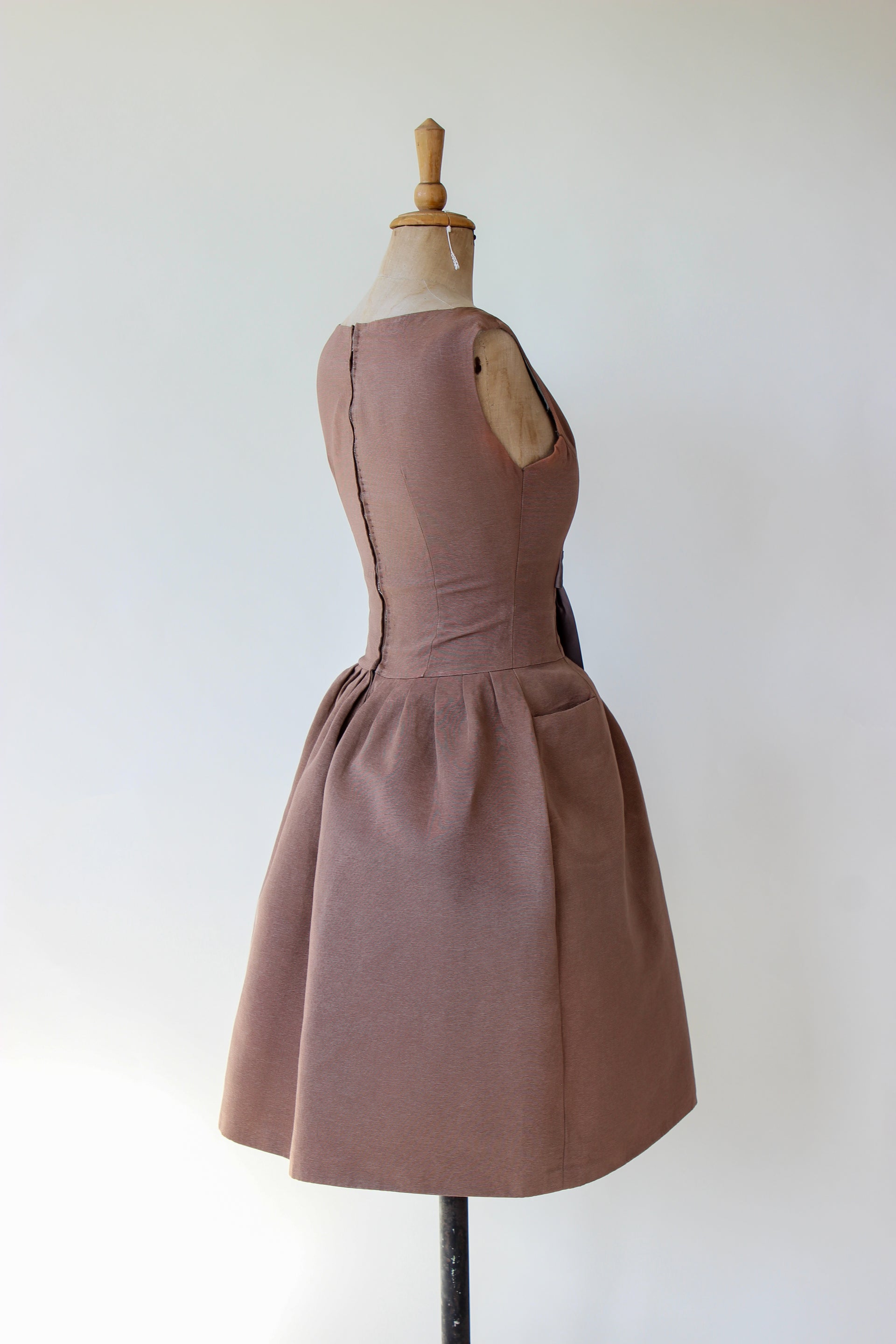 1950s Vintage Silk Cocktail Dress//Size XS/S