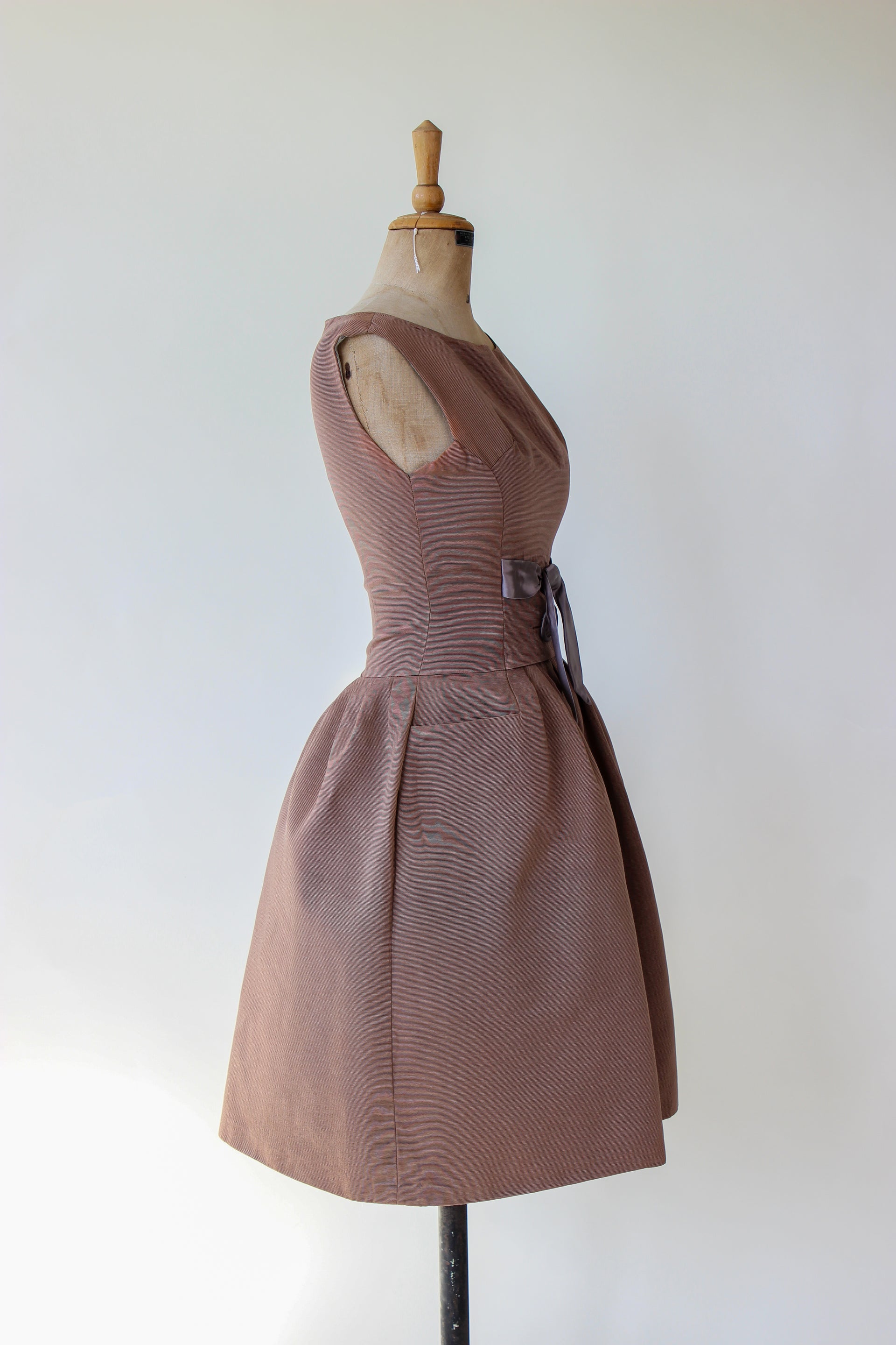 1950s Vintage Silk Cocktail Dress//Size XS/S