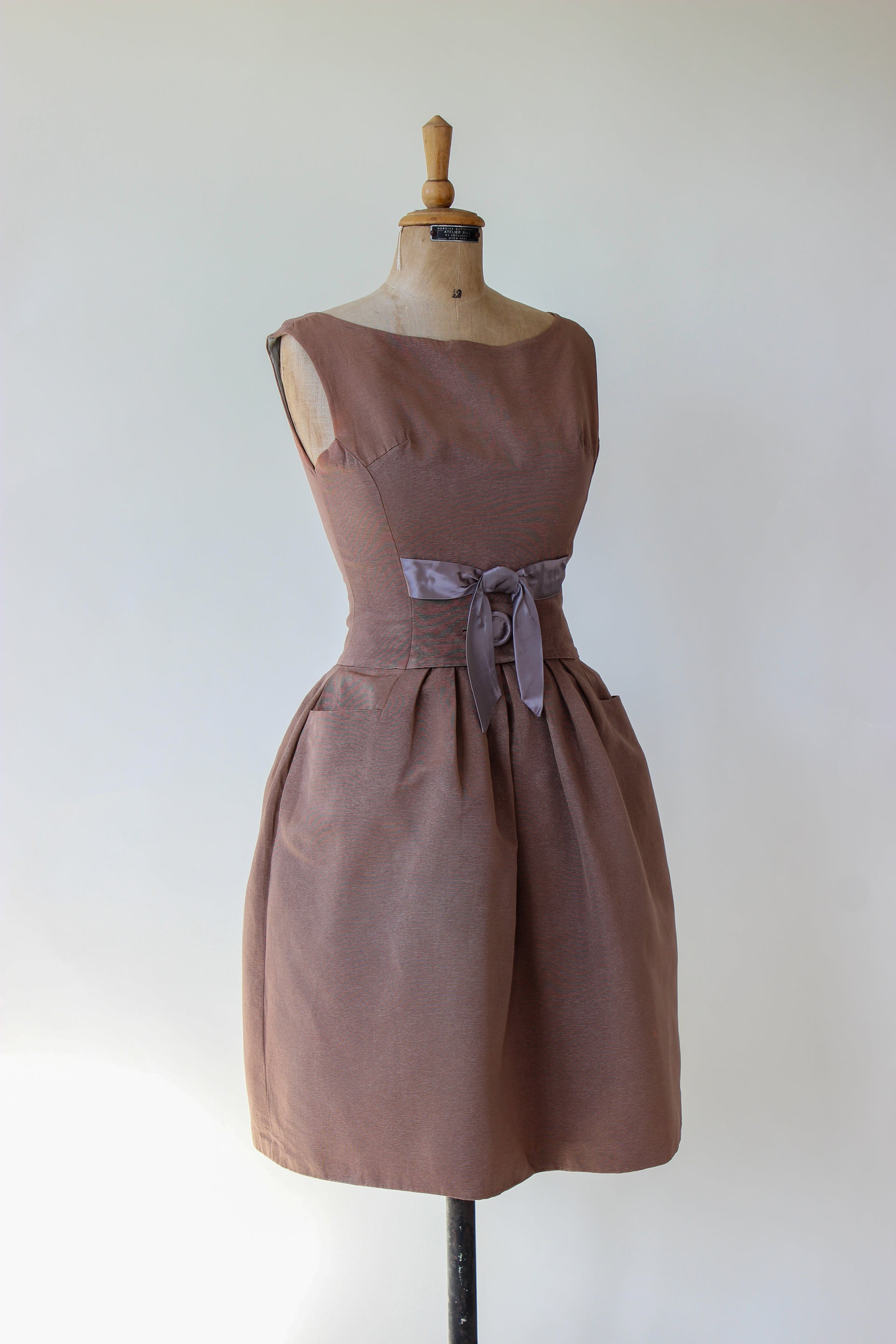 1950s Vintage Silk Cocktail Dress//Size XS/S
