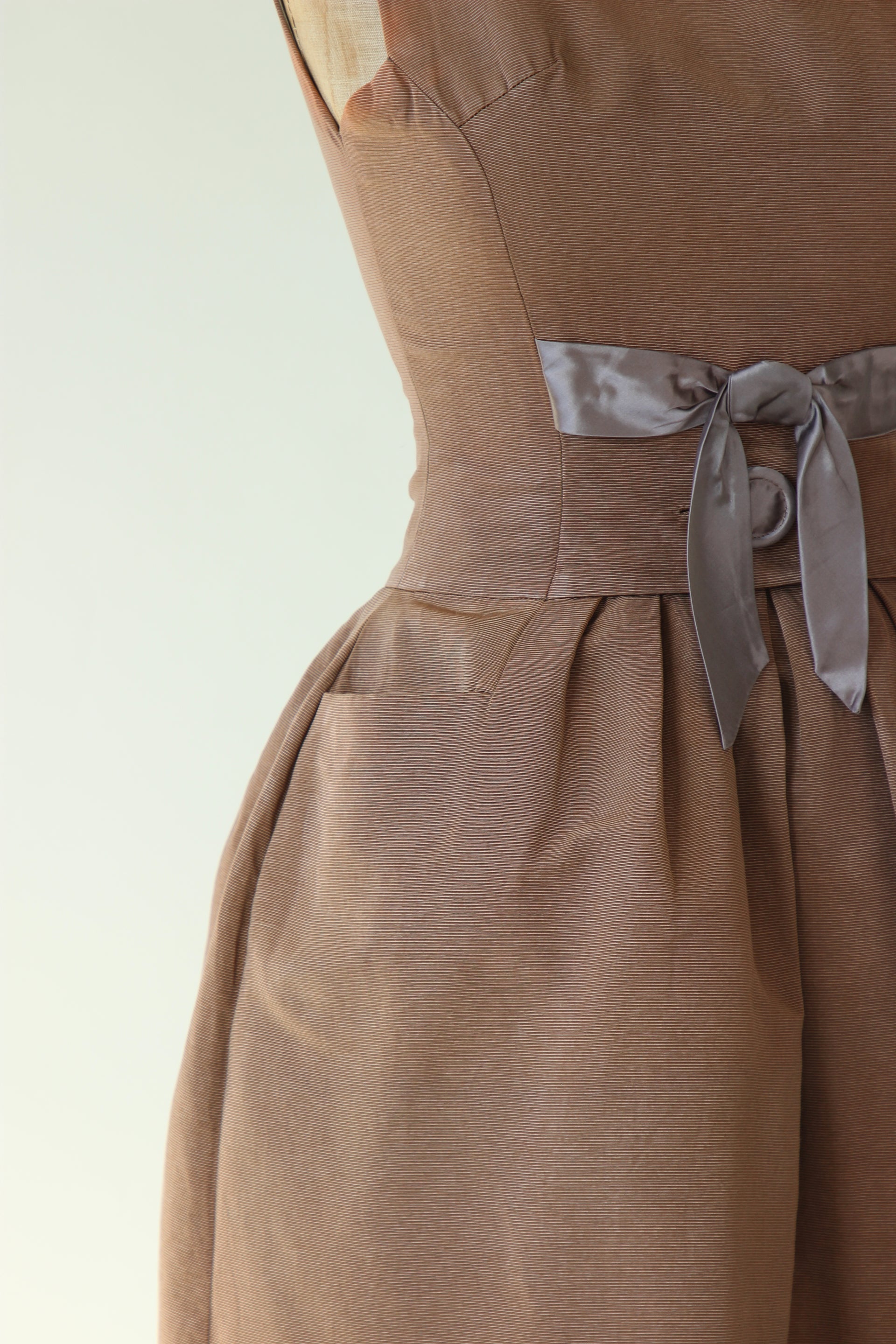 1950s Vintage Silk Cocktail Dress//Size XS/S