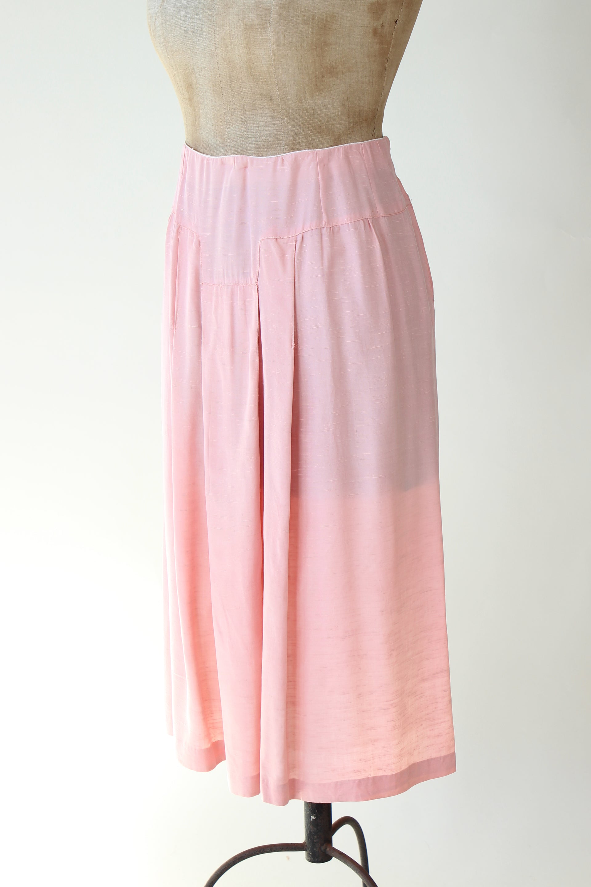 1920s Vintage Pink Shirt and Skirt Suit // Size M/L
