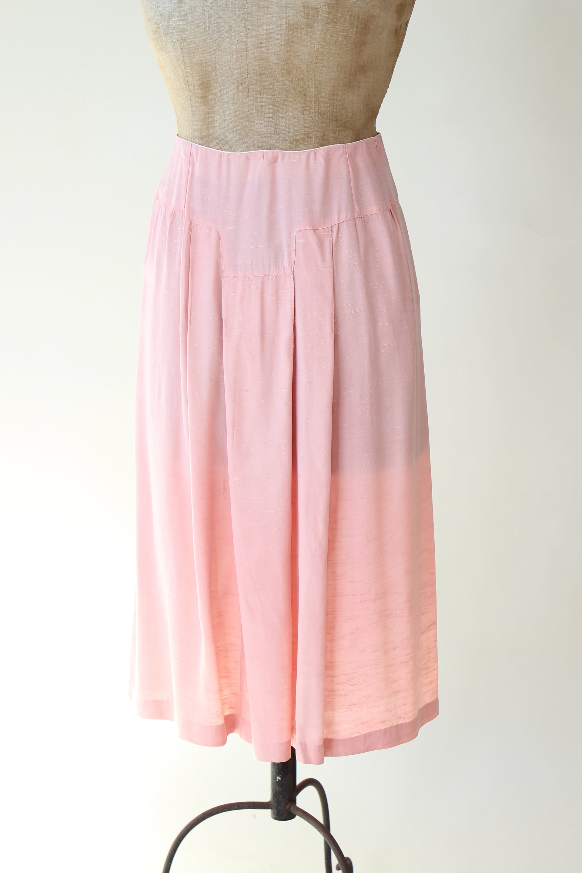 1920s Vintage Pink Shirt and Skirt Suit // Size M/L
