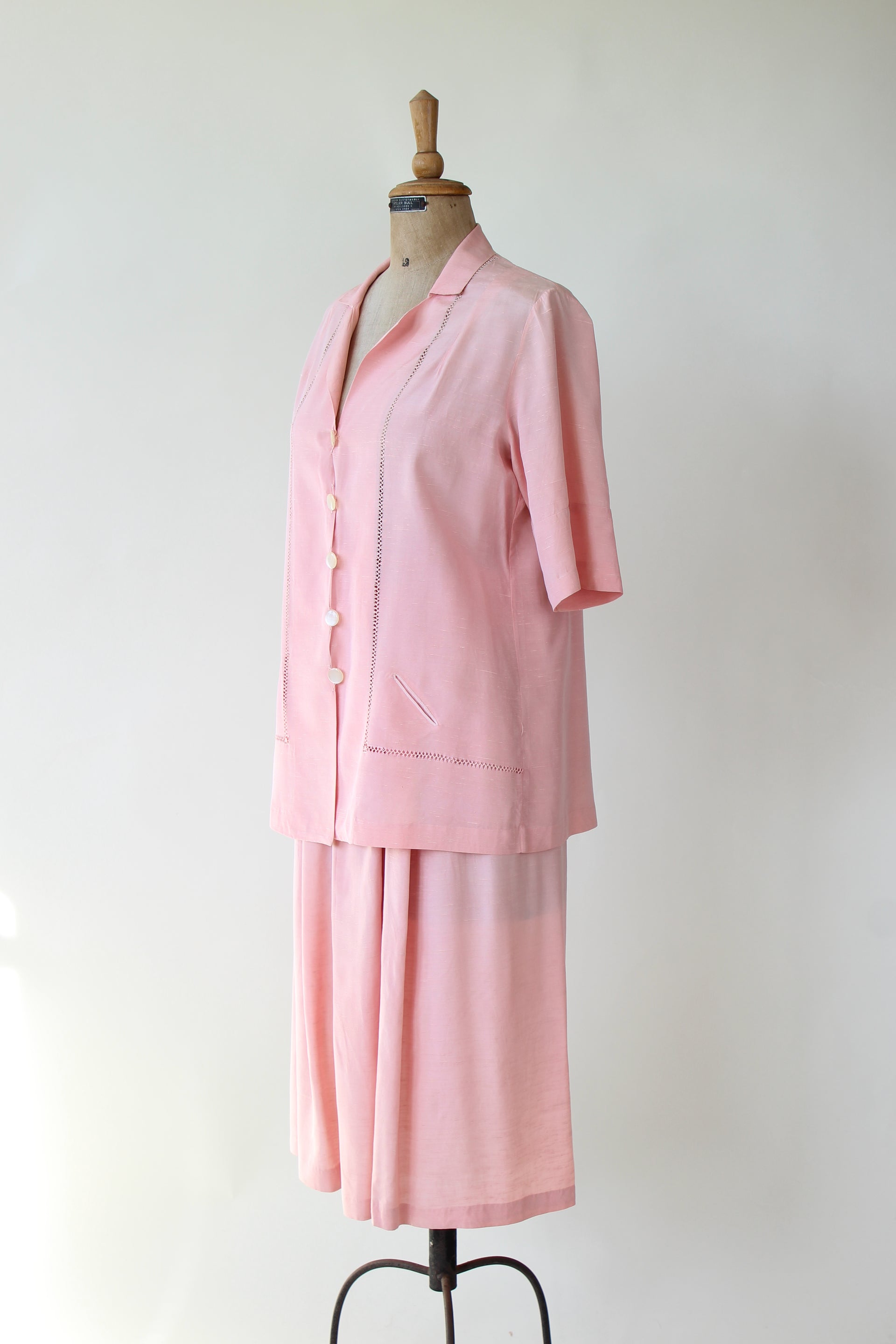 1920s Vintage Pink Shirt and Skirt Suit // Size M/L