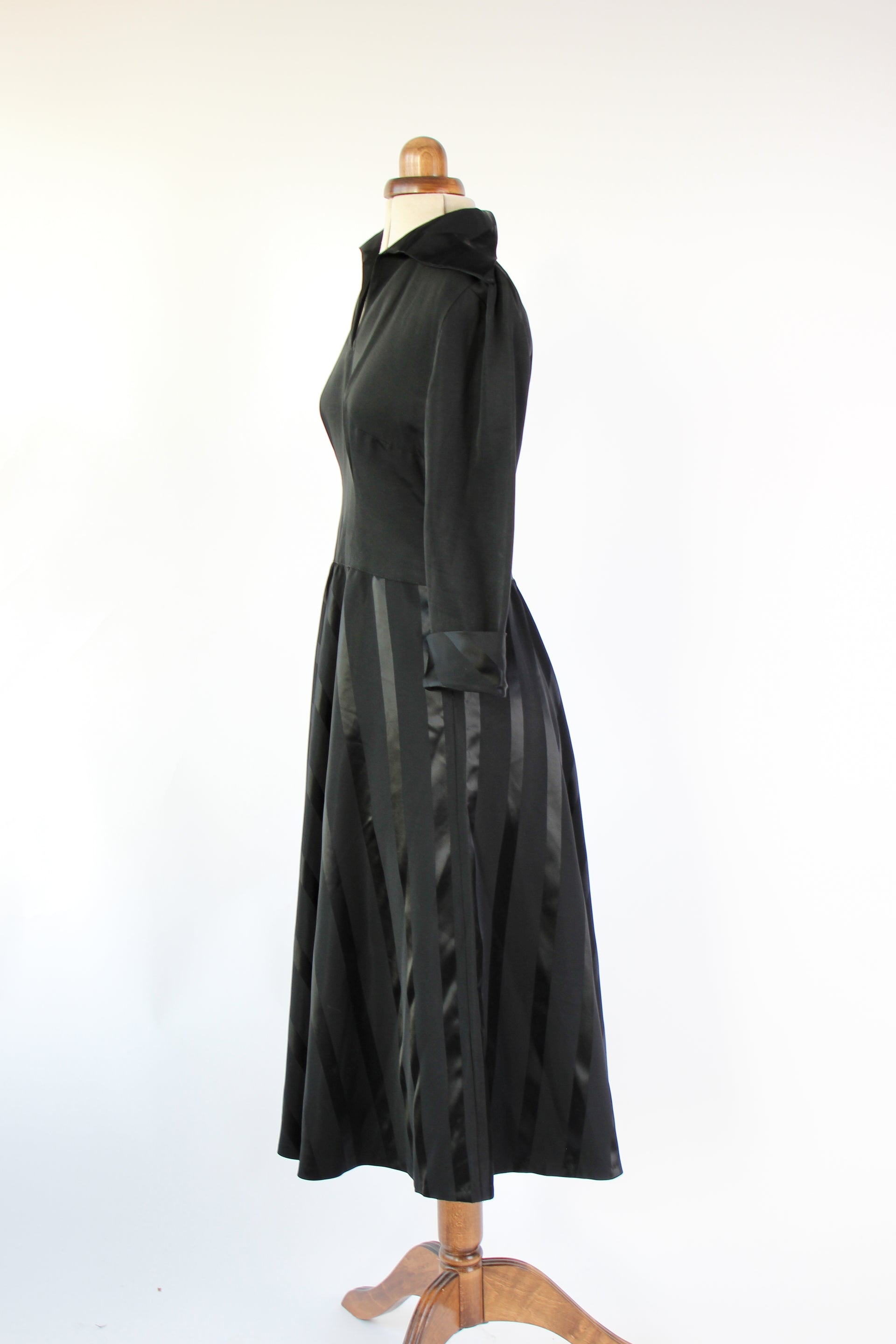 1930s Vintage Black Silk Dress//Size S