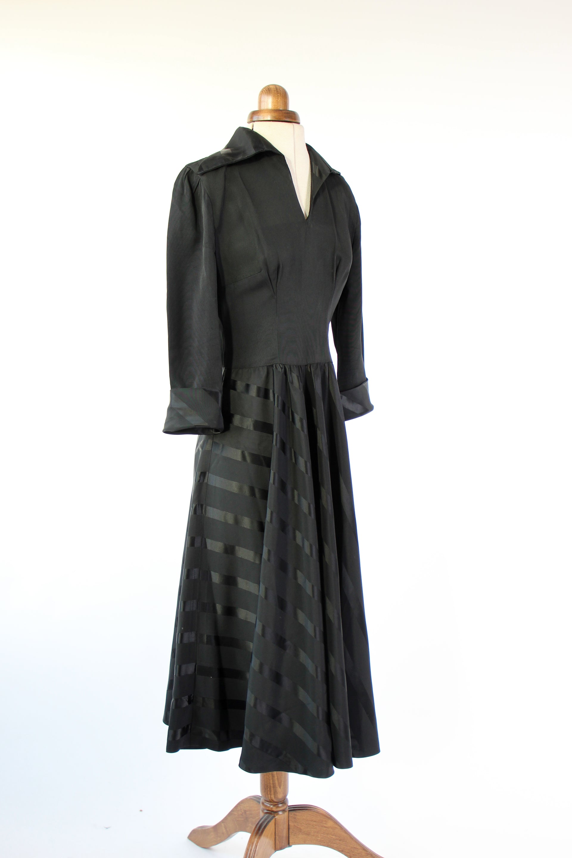 1930s Vintage Black Silk Dress//Size S