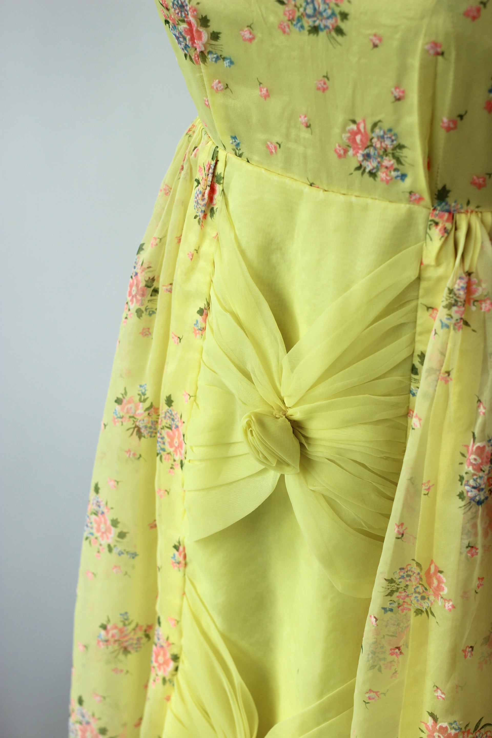 1950s Yellow Sheer Dress with Flower Print//Size M