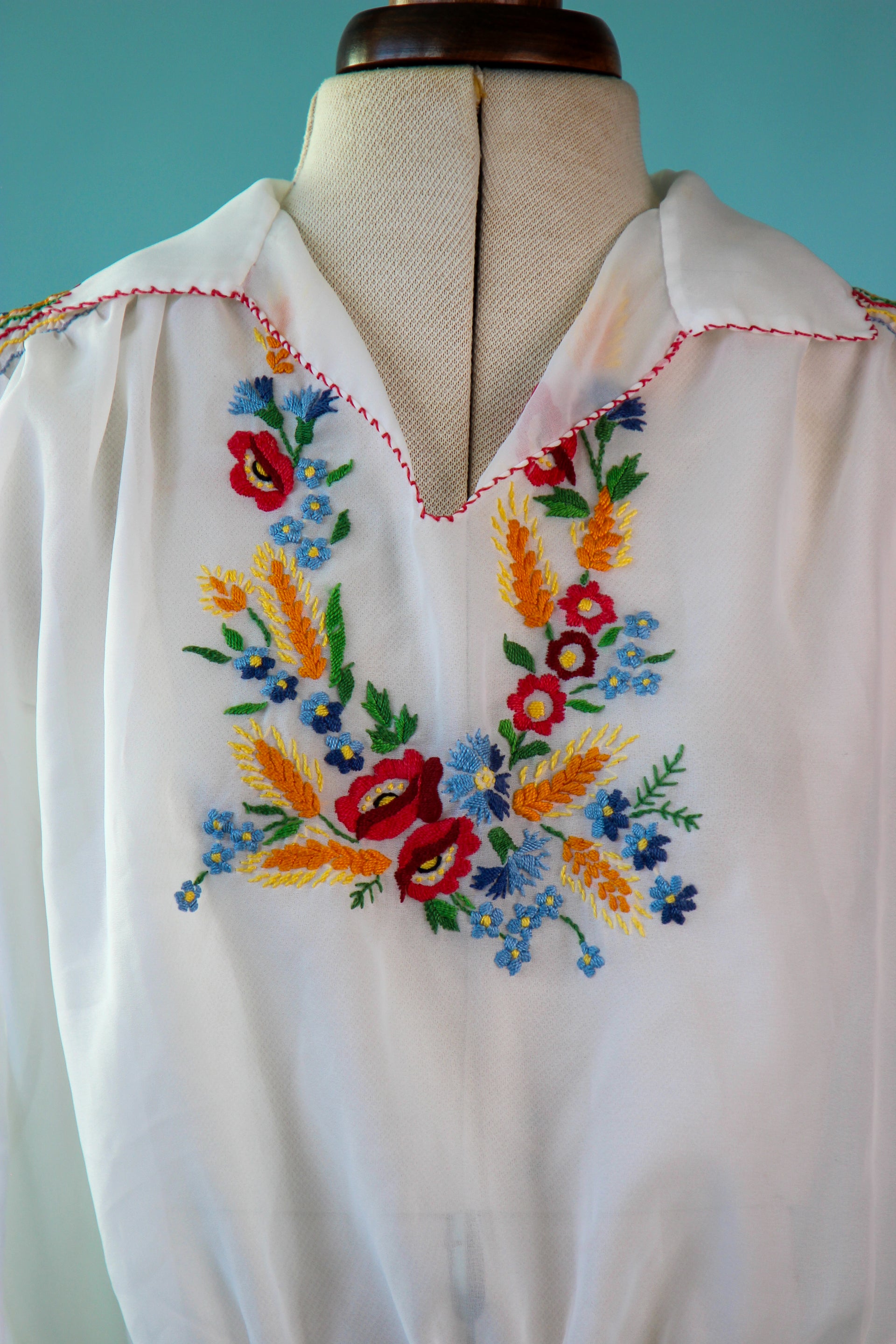 1970s Hungarian Embroidered Peasant Blouse // Size S