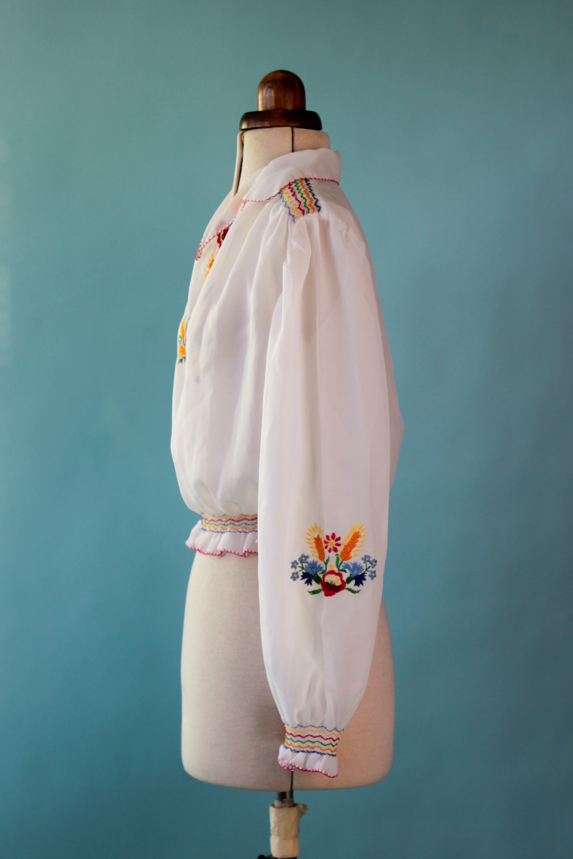 1970s Hungarian Embroidered Peasant Blouse // Size S