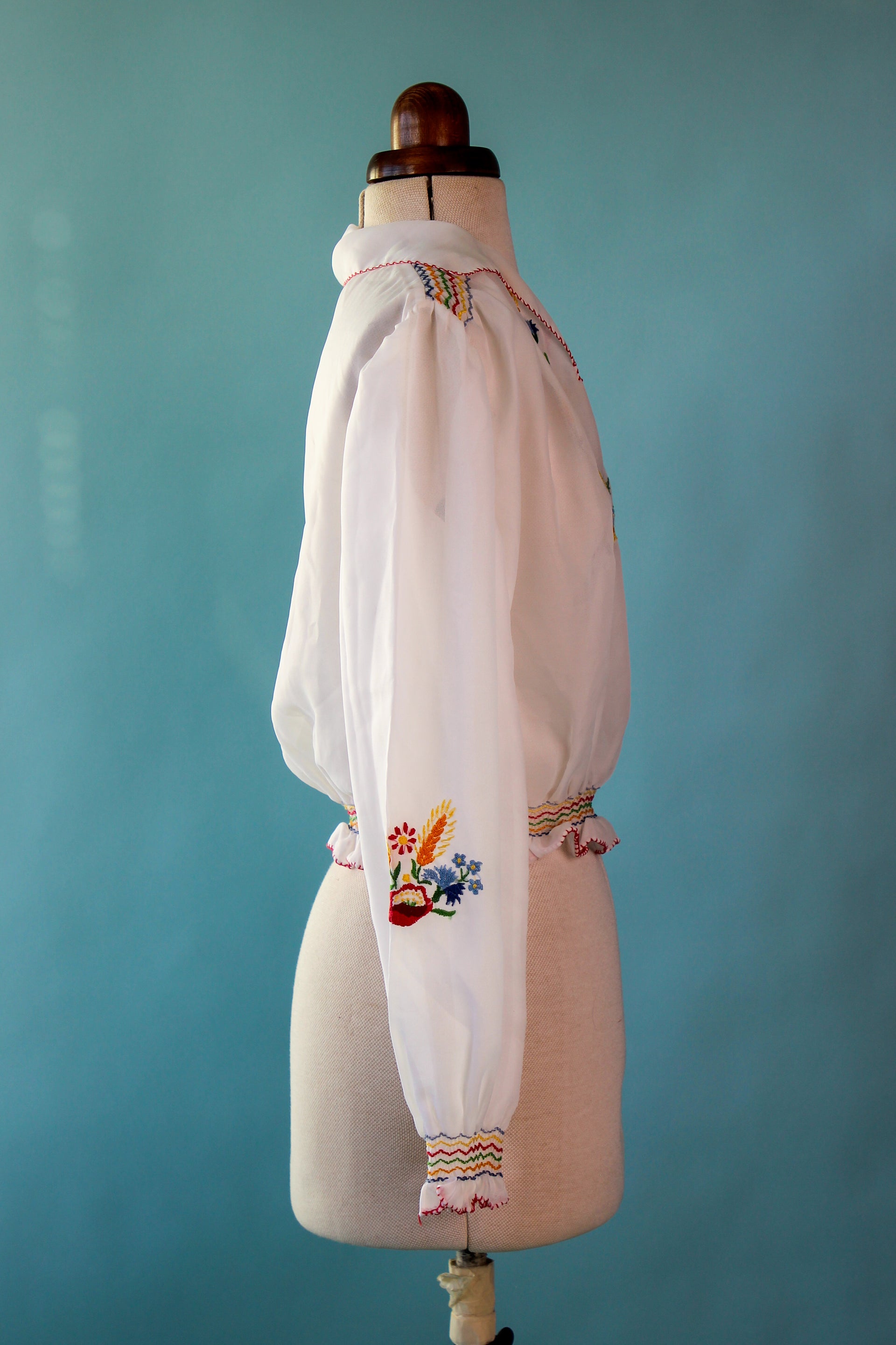 1970s Hungarian Embroidered Peasant Blouse // Size S