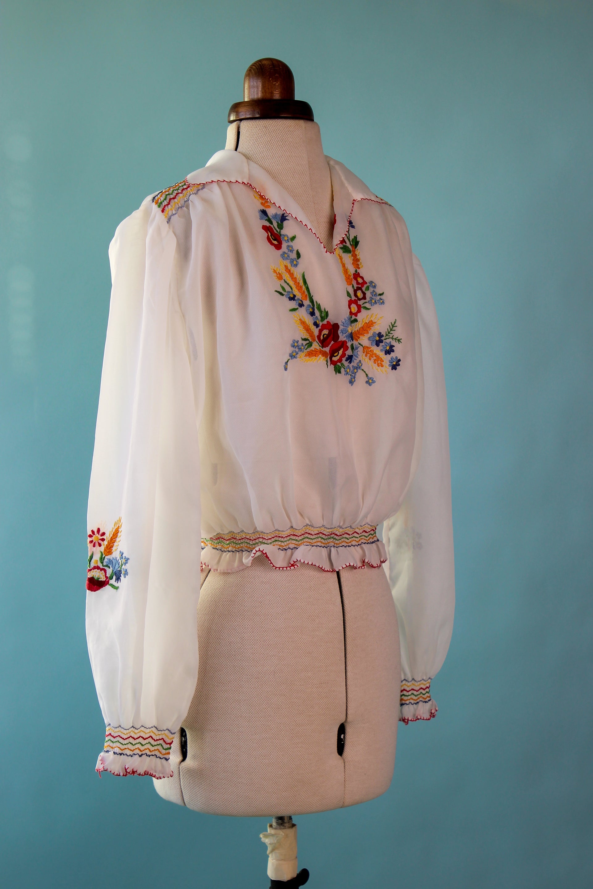1970s Hungarian Embroidered Peasant Blouse // Size S