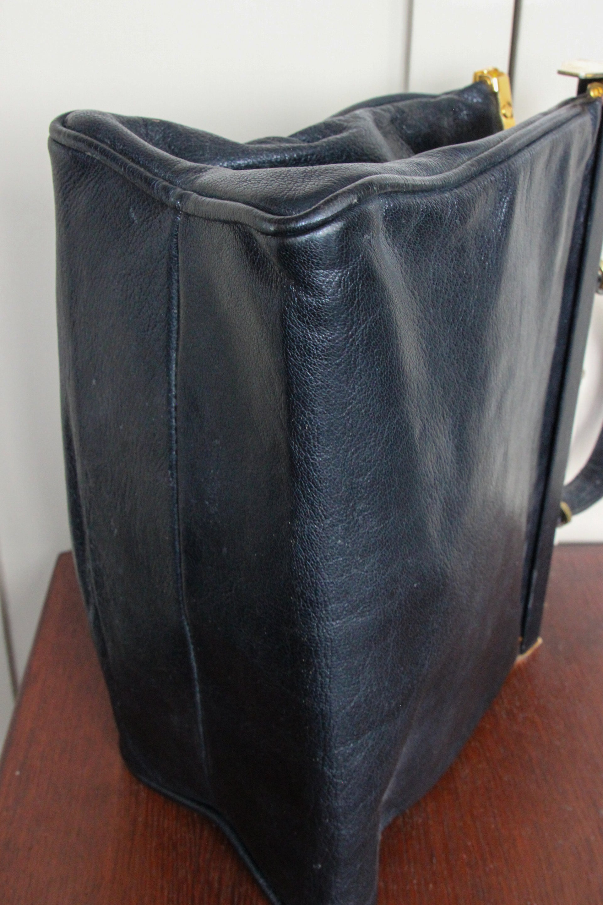 B141 1960s Vintage Black Leather Top Handle Bag with Red Linen