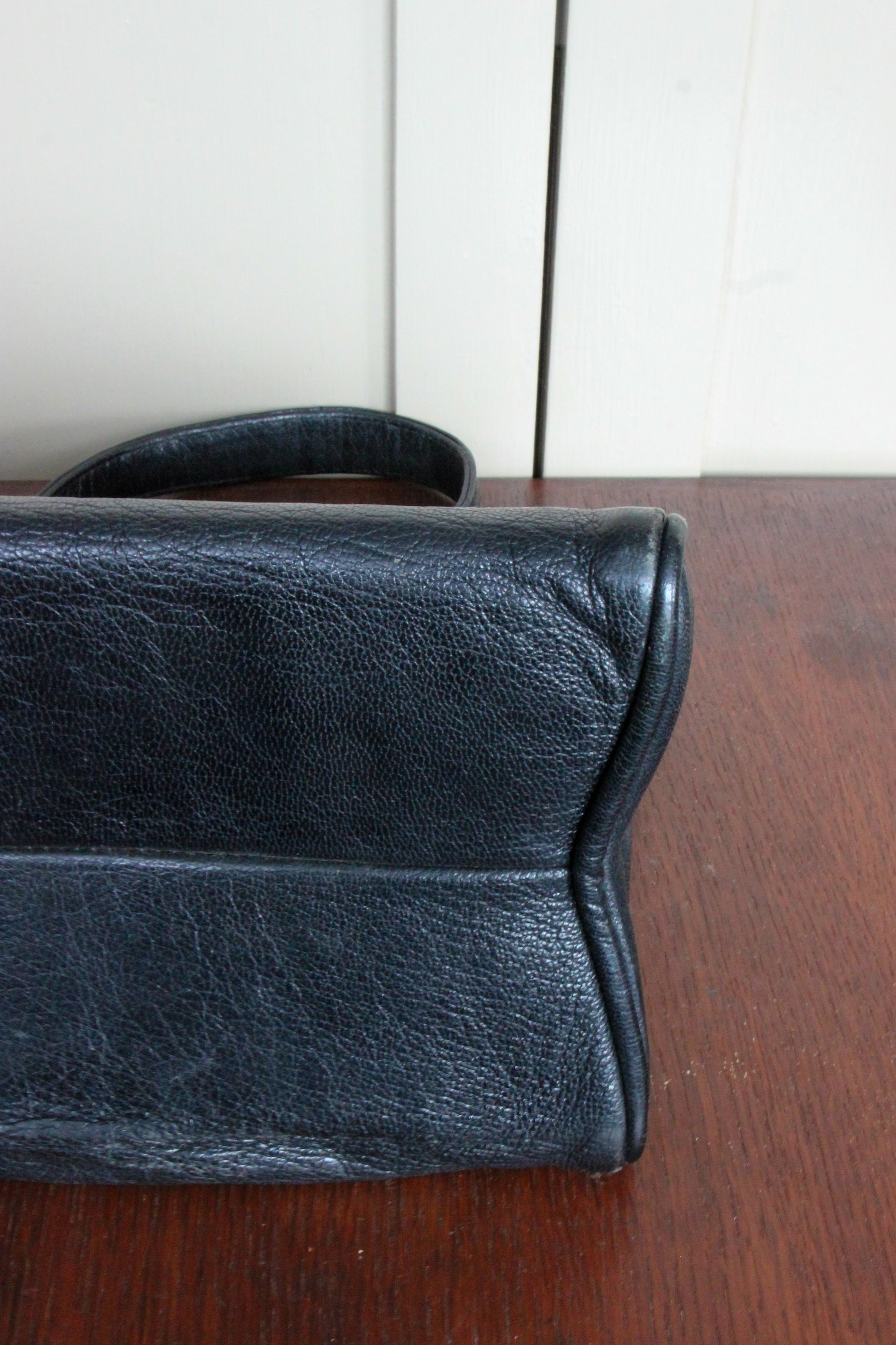 B141 1960s Vintage Black Leather Top Handle Bag with Red Linen