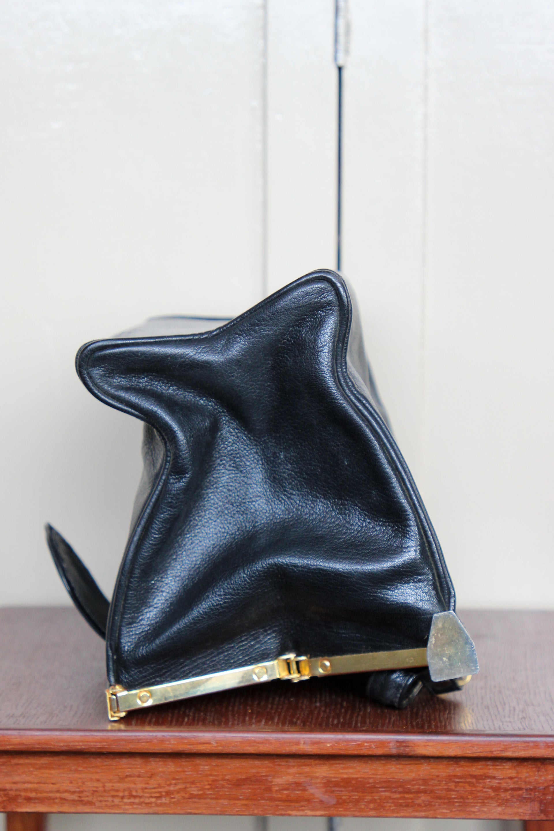 B141 1960s Vintage Black Leather Top Handle Bag with Red Linen