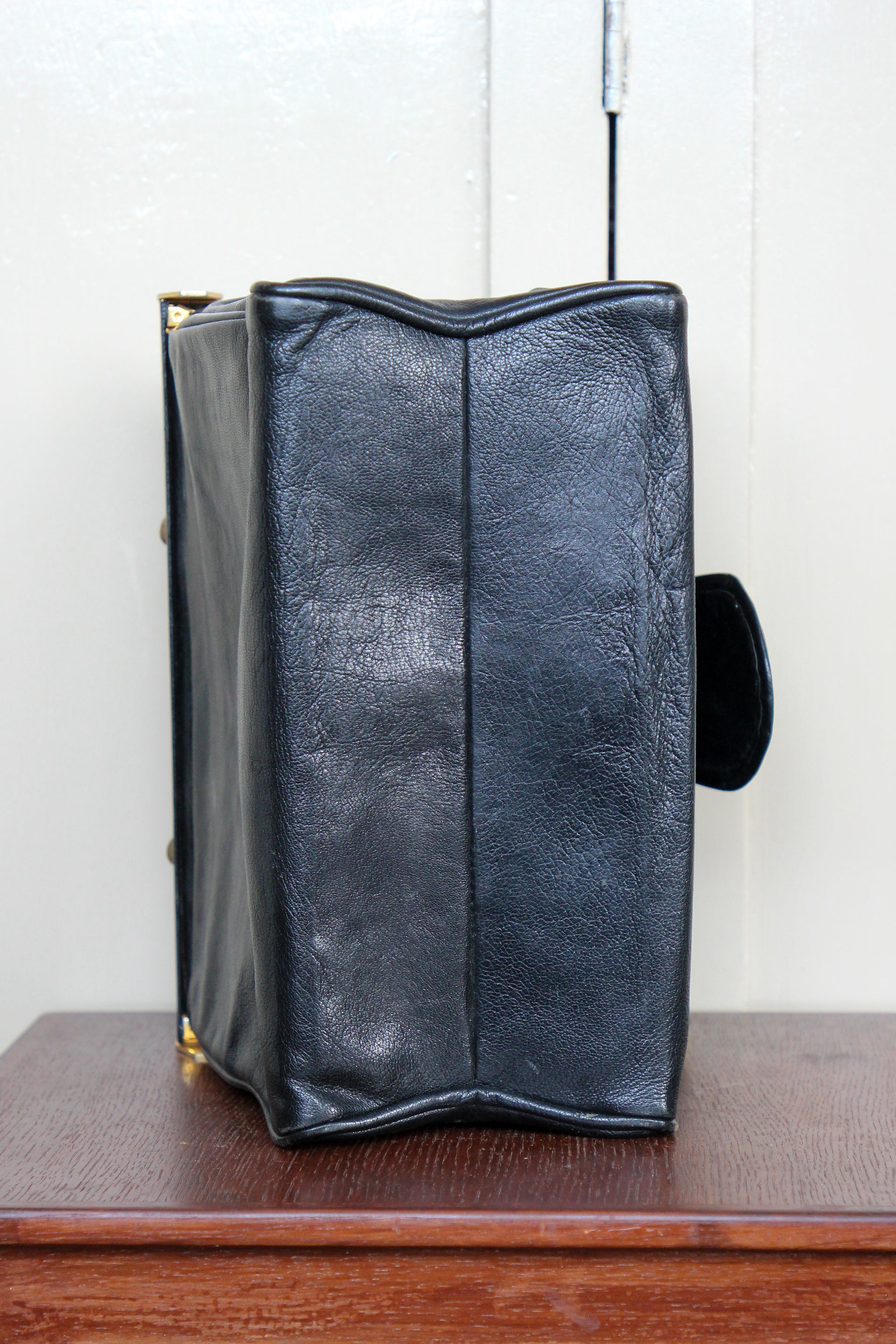 B141 1960s Vintage Black Leather Top Handle Bag with Red Linen