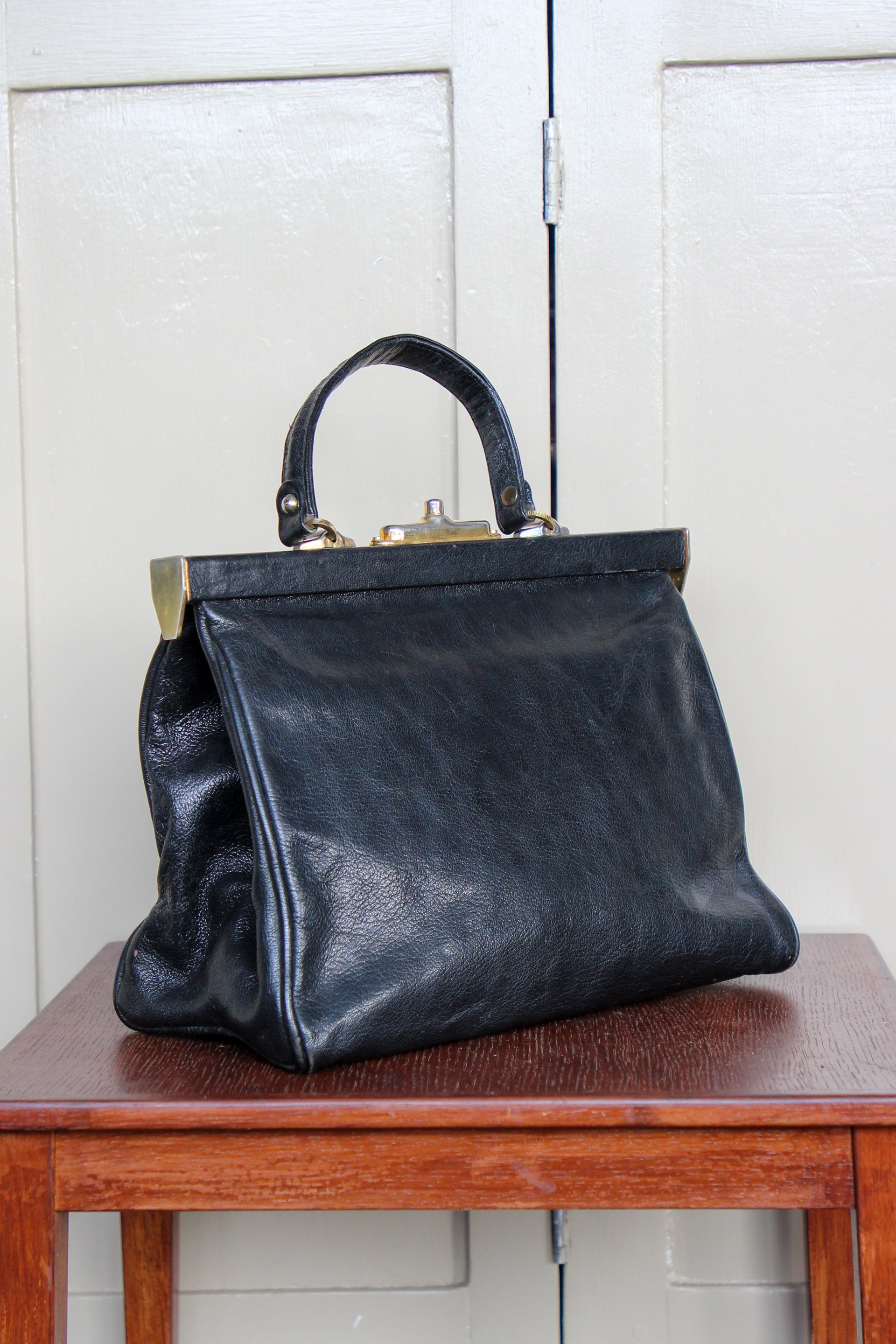 B141 1960s Vintage Black Leather Top Handle Bag with Red Linen
