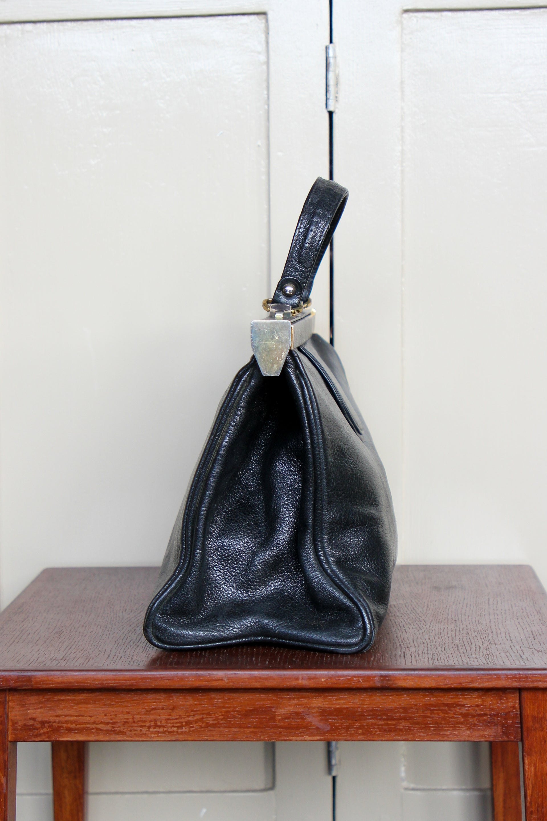 B141 1960s Vintage Black Leather Top Handle Bag with Red Linen