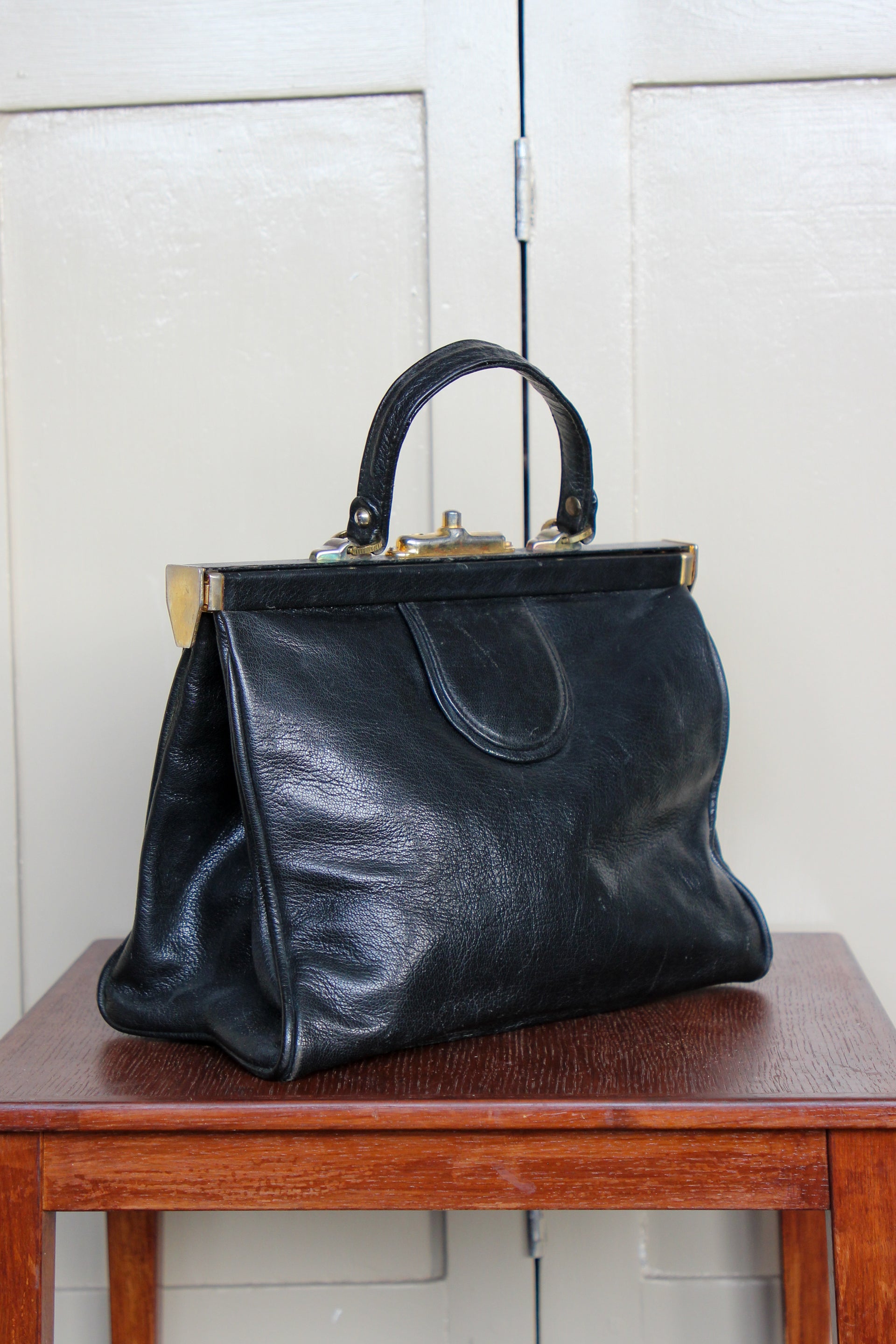 B141 1960s Vintage Black Leather Top Handle Bag with Red Linen