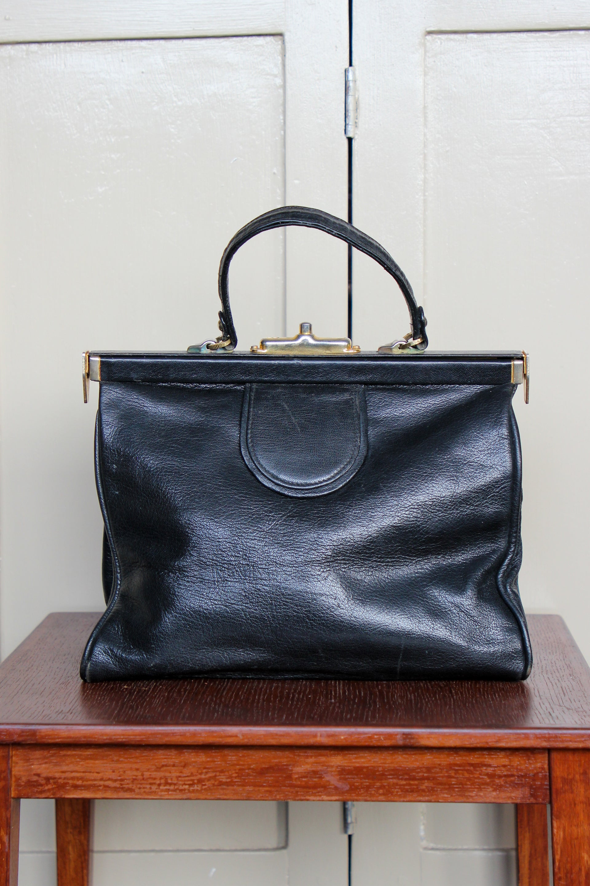 B141 1960s Vintage Black Leather Top Handle Bag with Red Linen