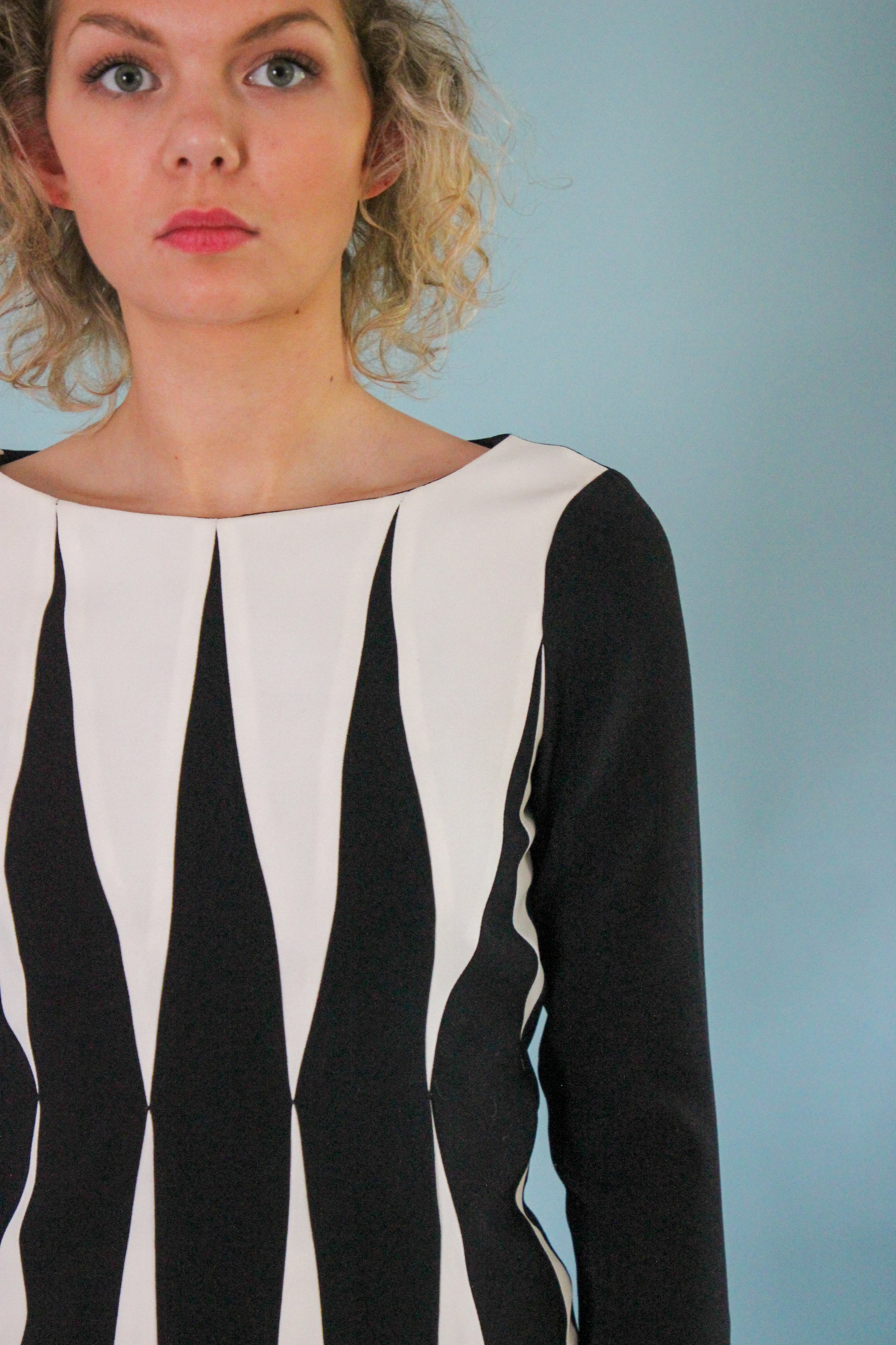 Y2K Vintage in Black and White Harlequin Pattern // Size XS S