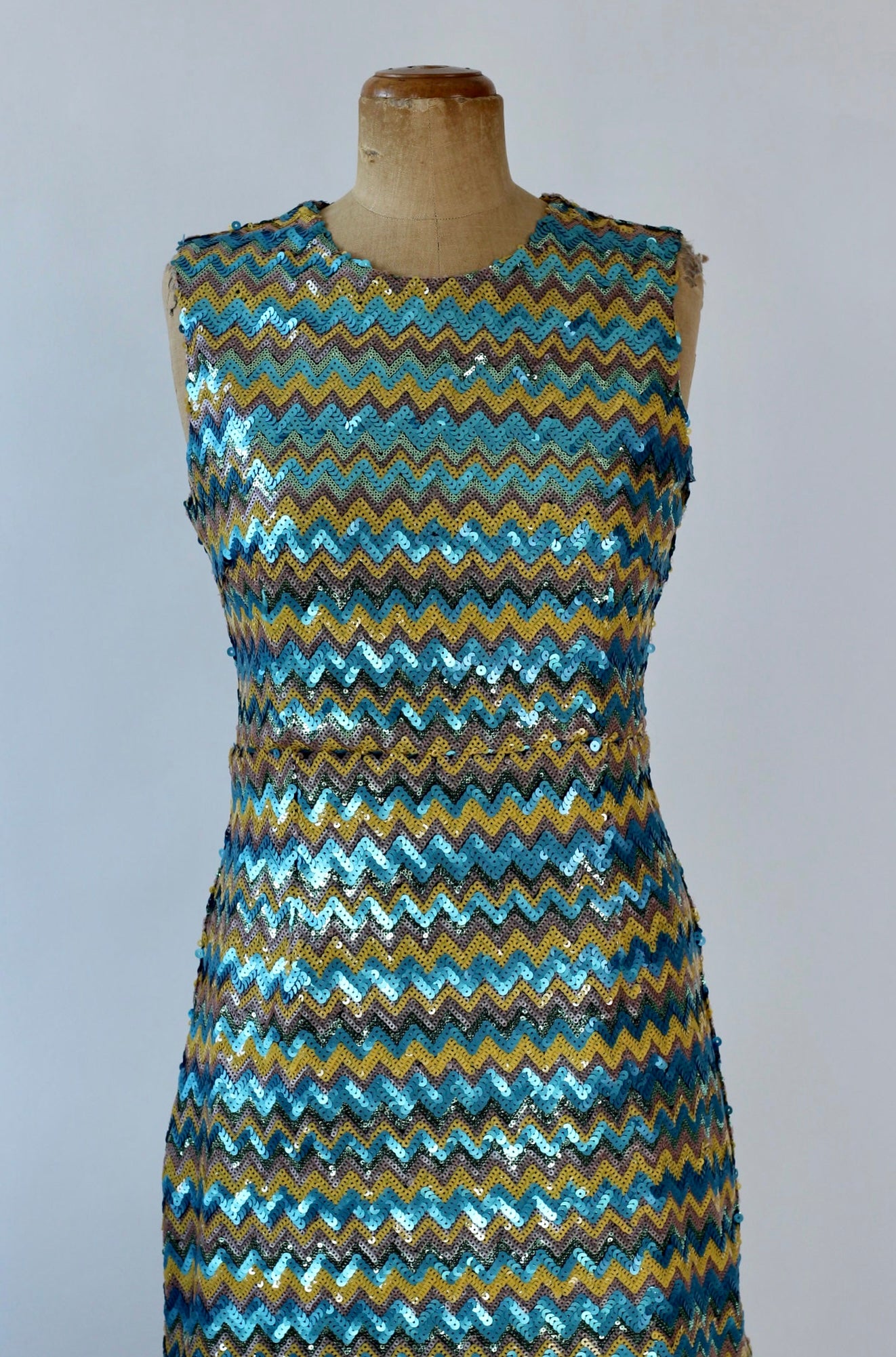 Sequin Dress with Zig Zag Pattern//Size M