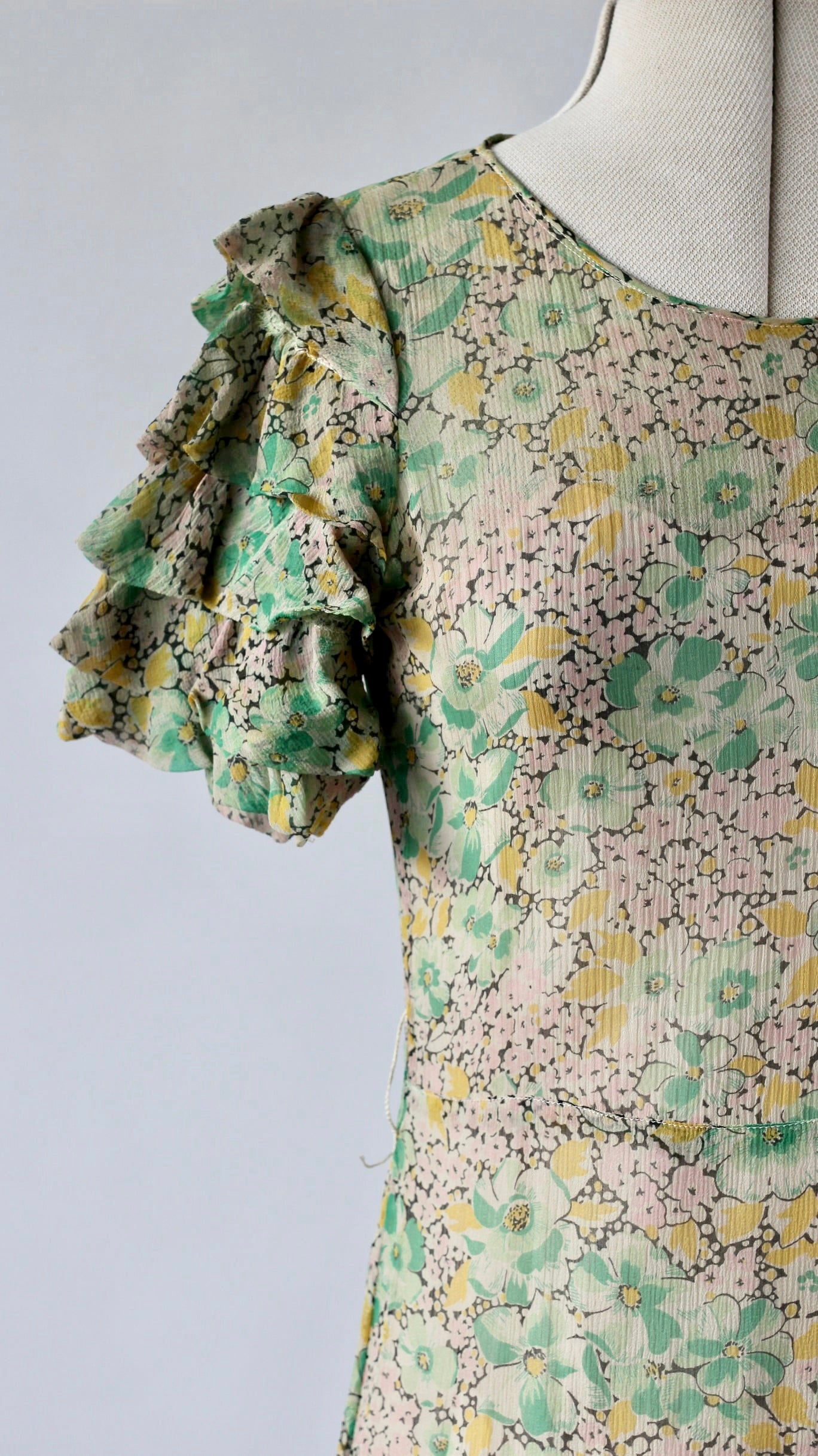 1930s Silk Gauze Dress with Ruffled Sleeves//Size S