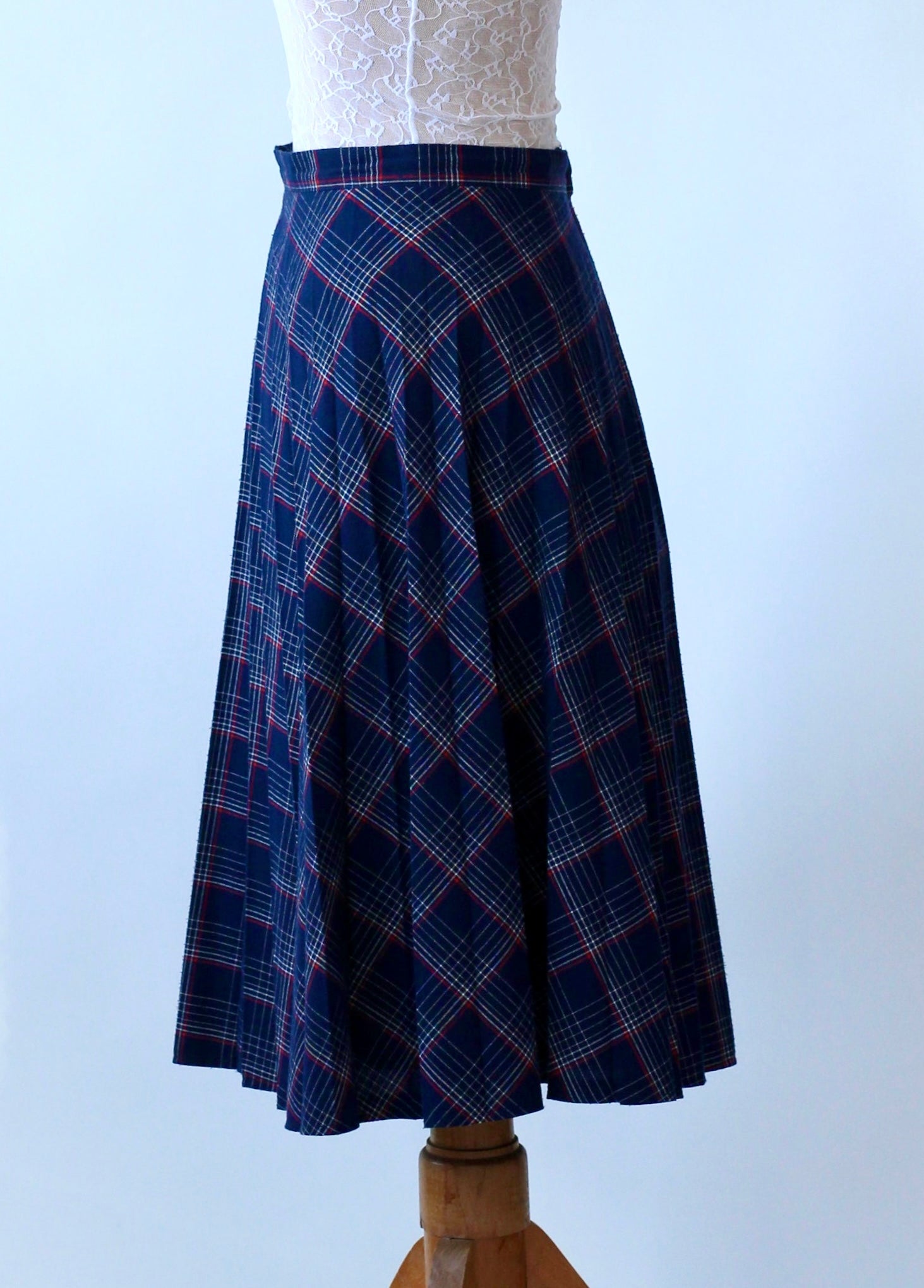 1970s High Waisted Pleated Vtg. Skirt//Size L