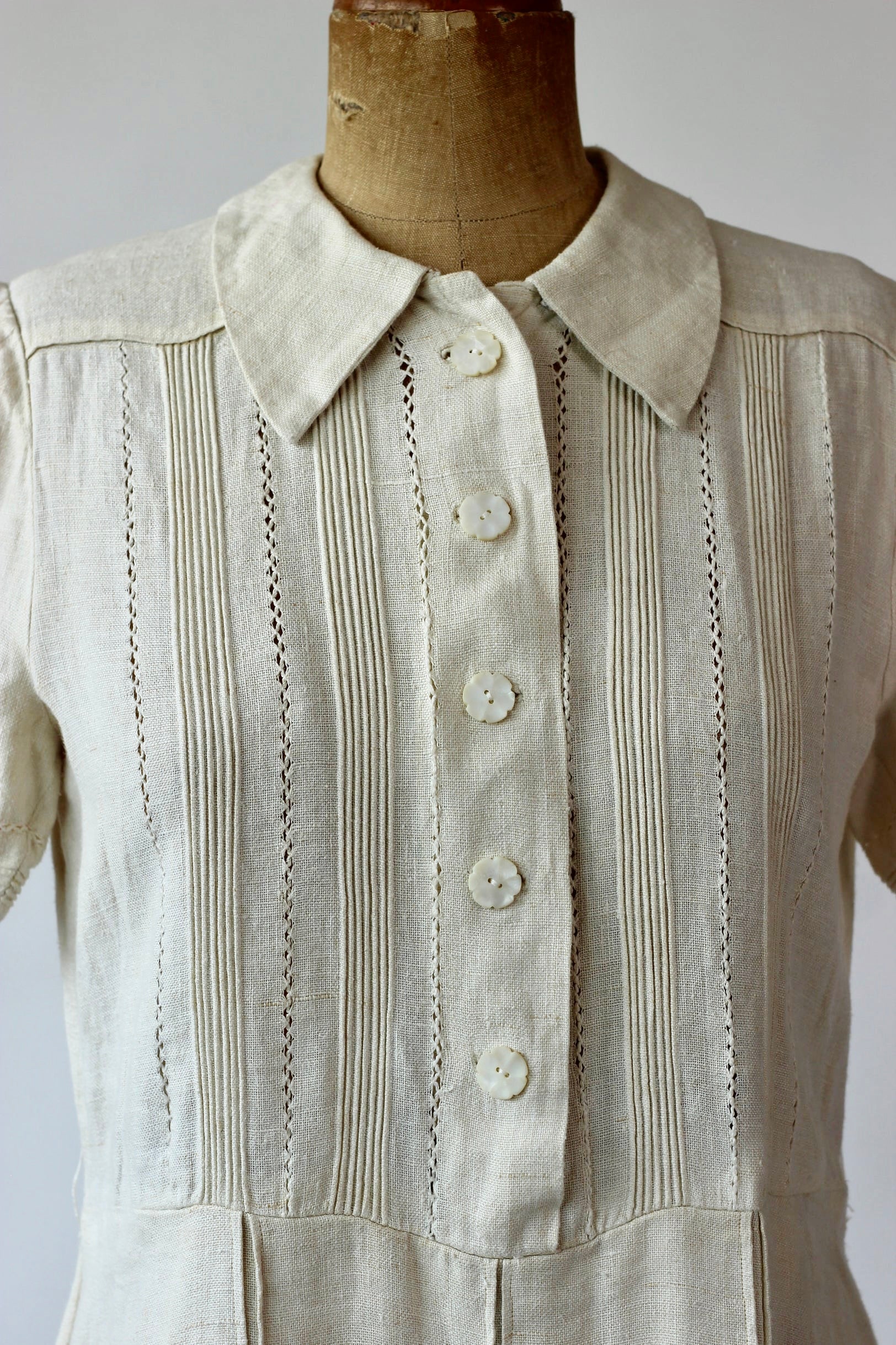 1930s Linen Dress With Mother of Pearl buttons/Size L