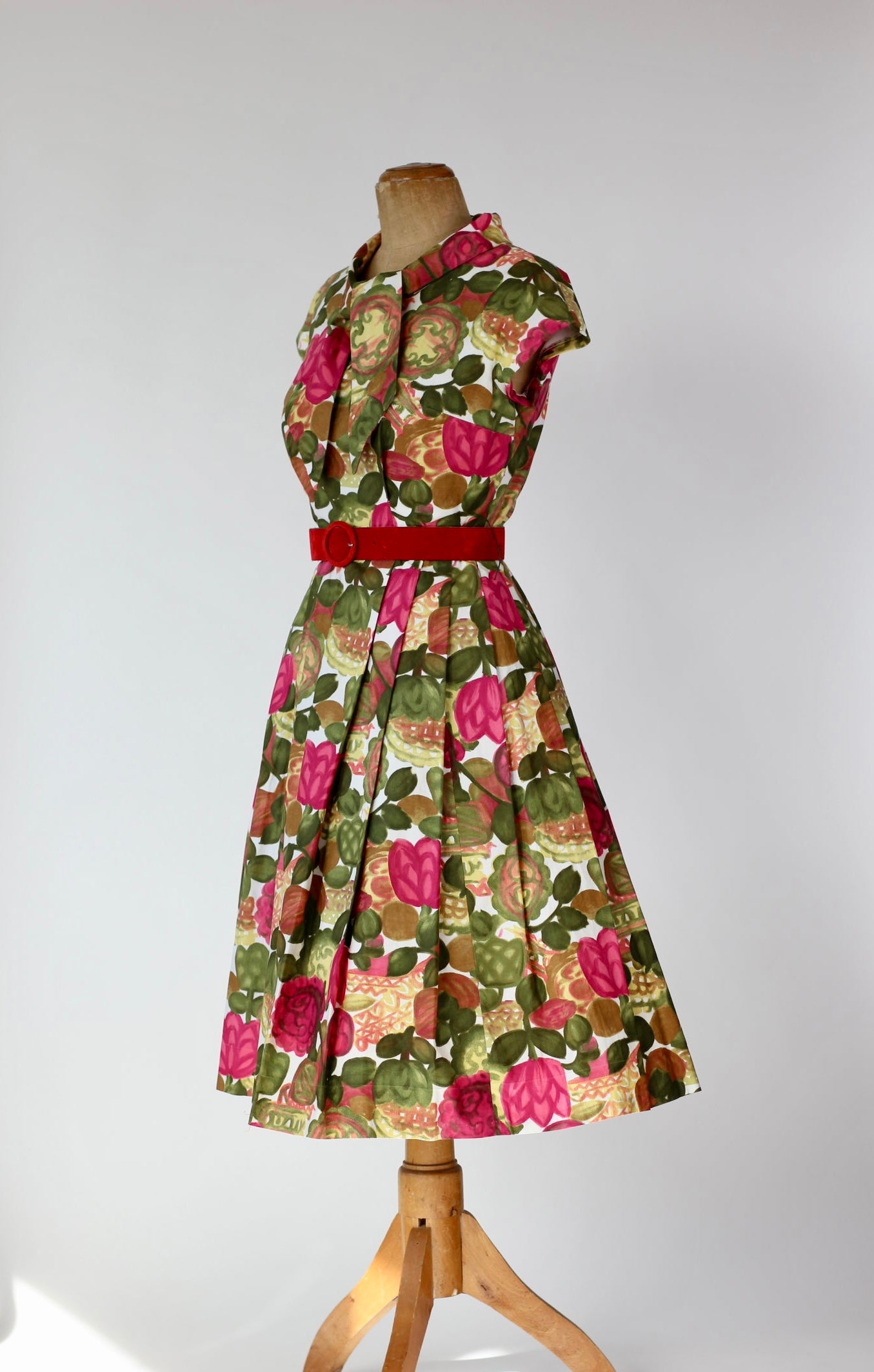 1950s Cotton Dress with Pleated Skirt/Bright Floral Print//Size M