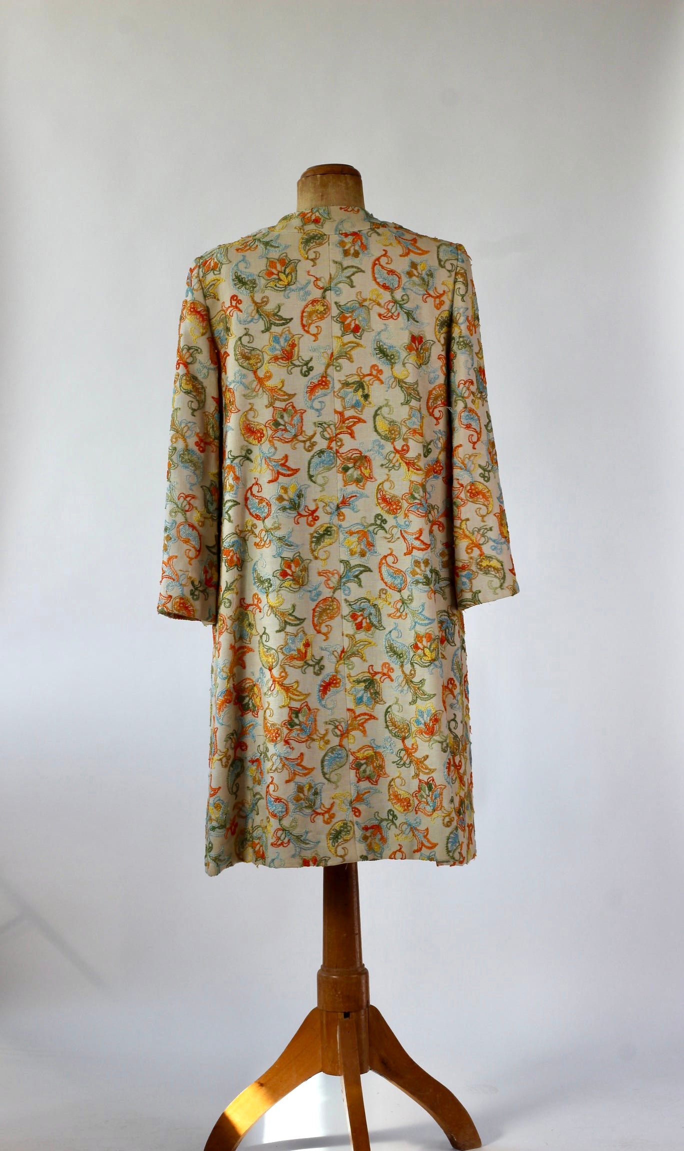 1960s Embroidered Coat//Sand//Size M/L.