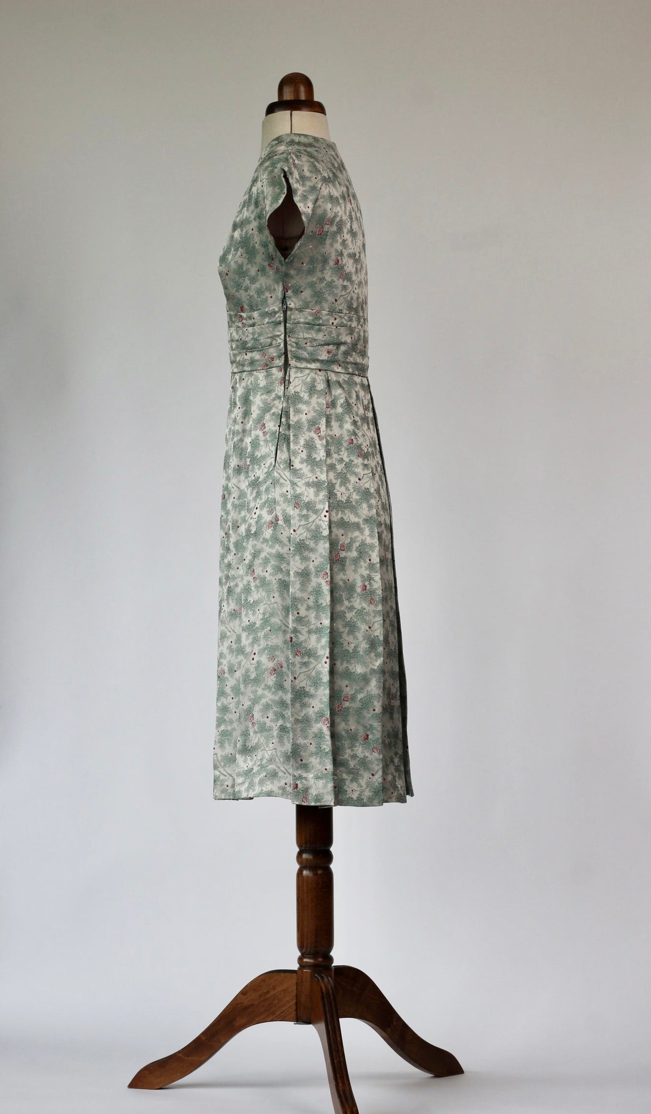 1950s Silk Dress With Chinese-Inspired Pattern//Size S