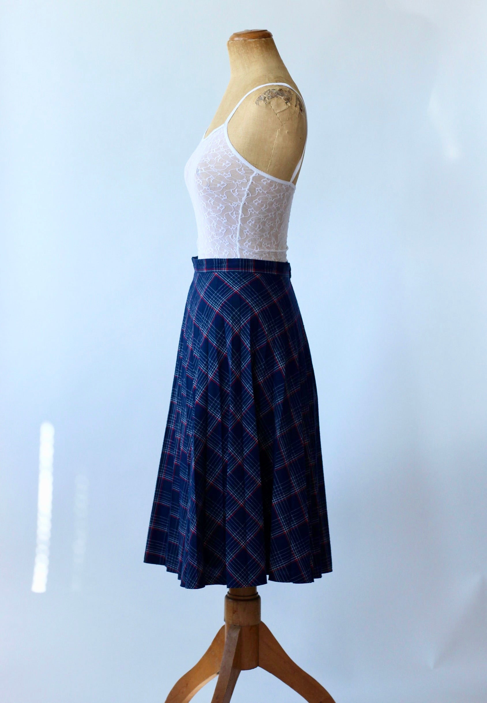 1970s High Waisted Pleated Vtg. Skirt//Size L