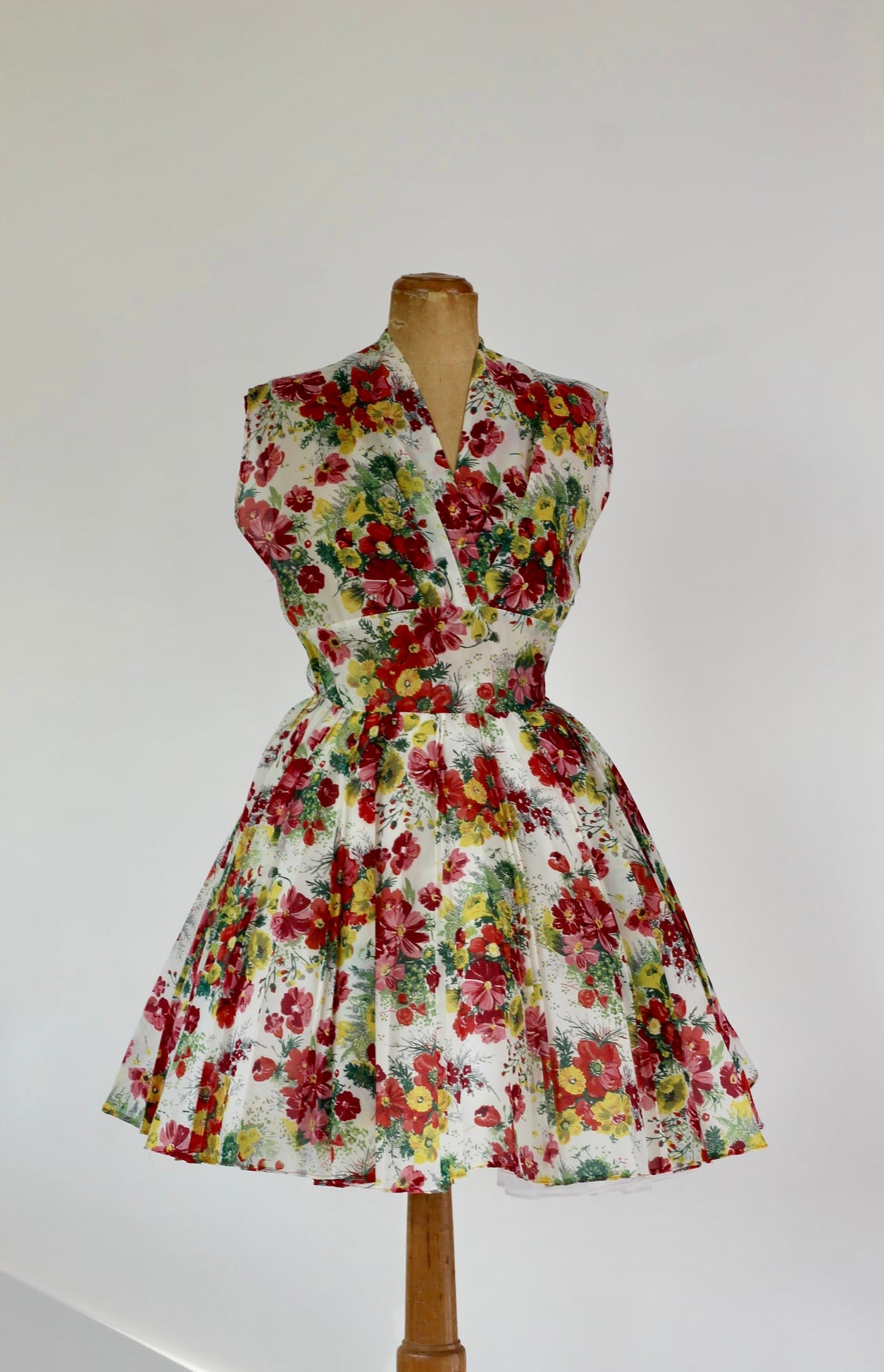1950s Sheer Pleated Dress with Floral Print//Size S/M