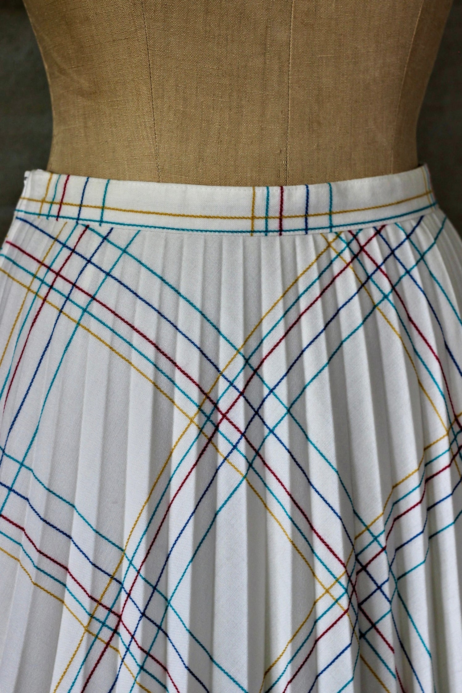 1970s High Waisted Pleated Skirt//Size S