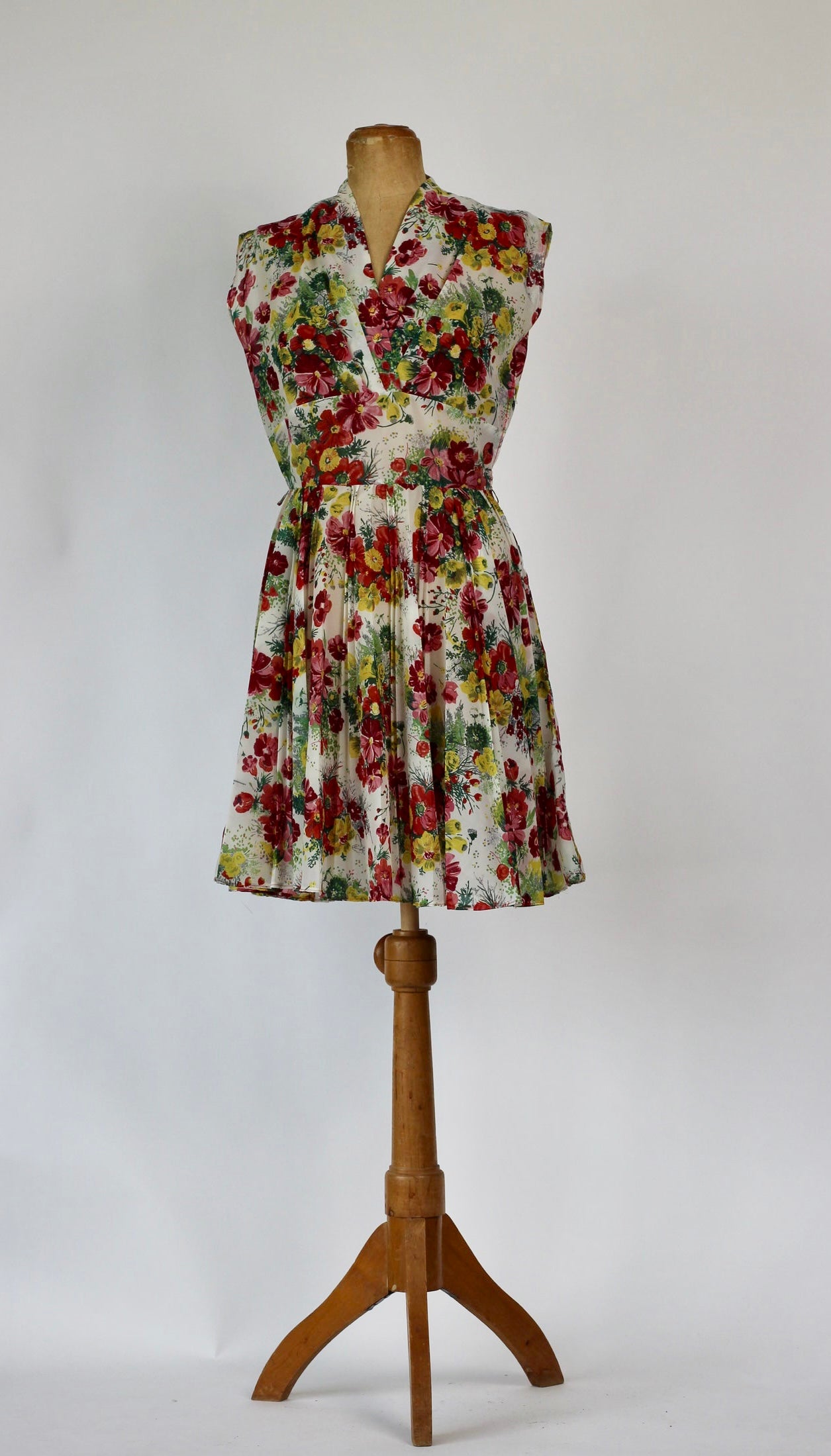 1950s Sheer Pleated Dress with Floral Print//Size S/M