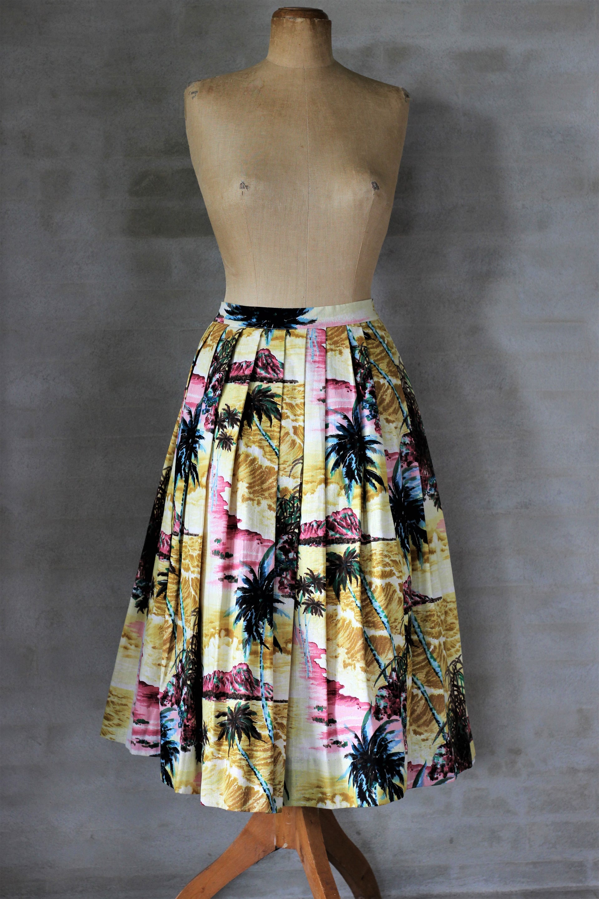 1950s High Waisted Pleated Skirt With Palm Trees/Size S/M