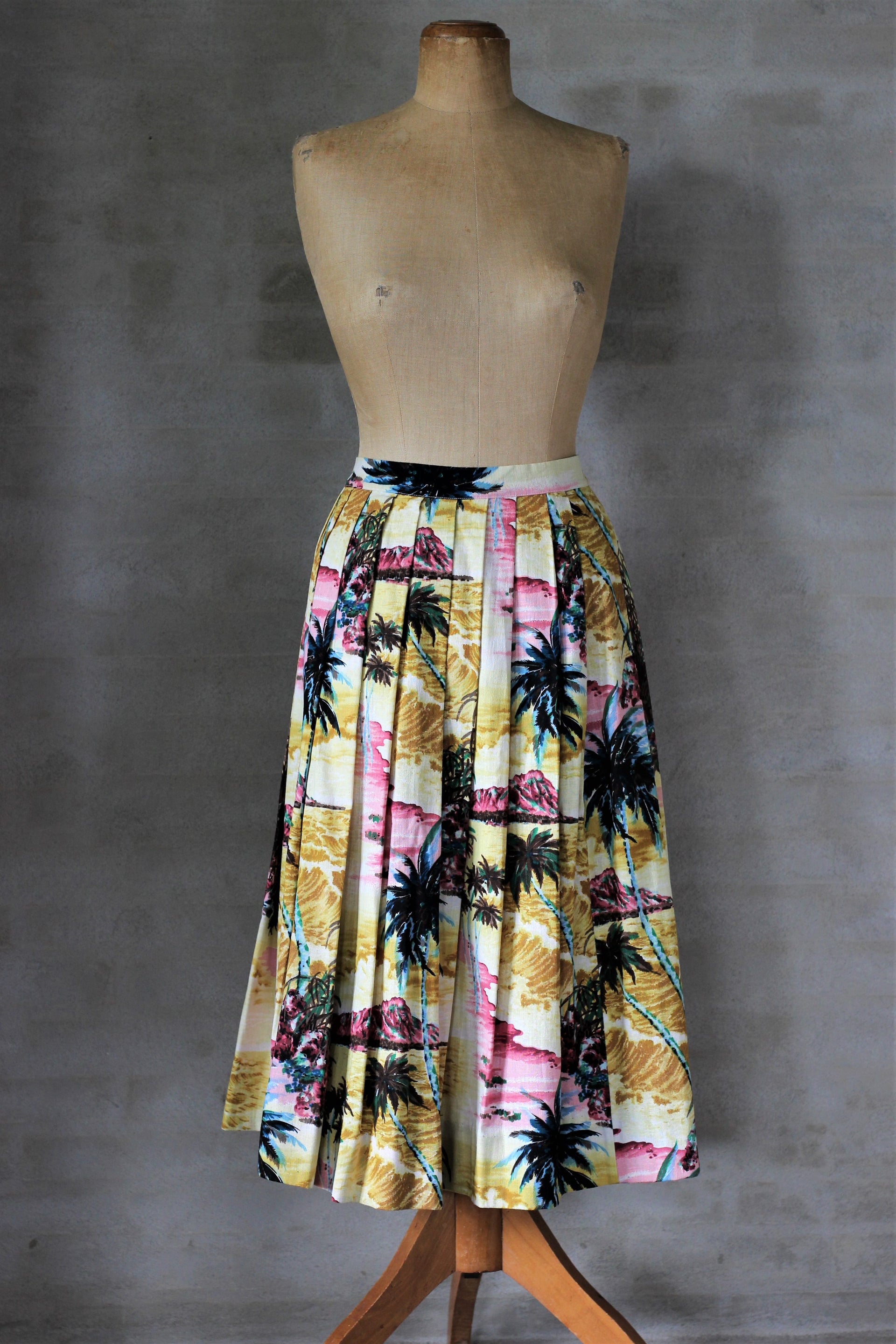 1950s High Waisted Pleated Skirt With Palm Trees/Size S/M
